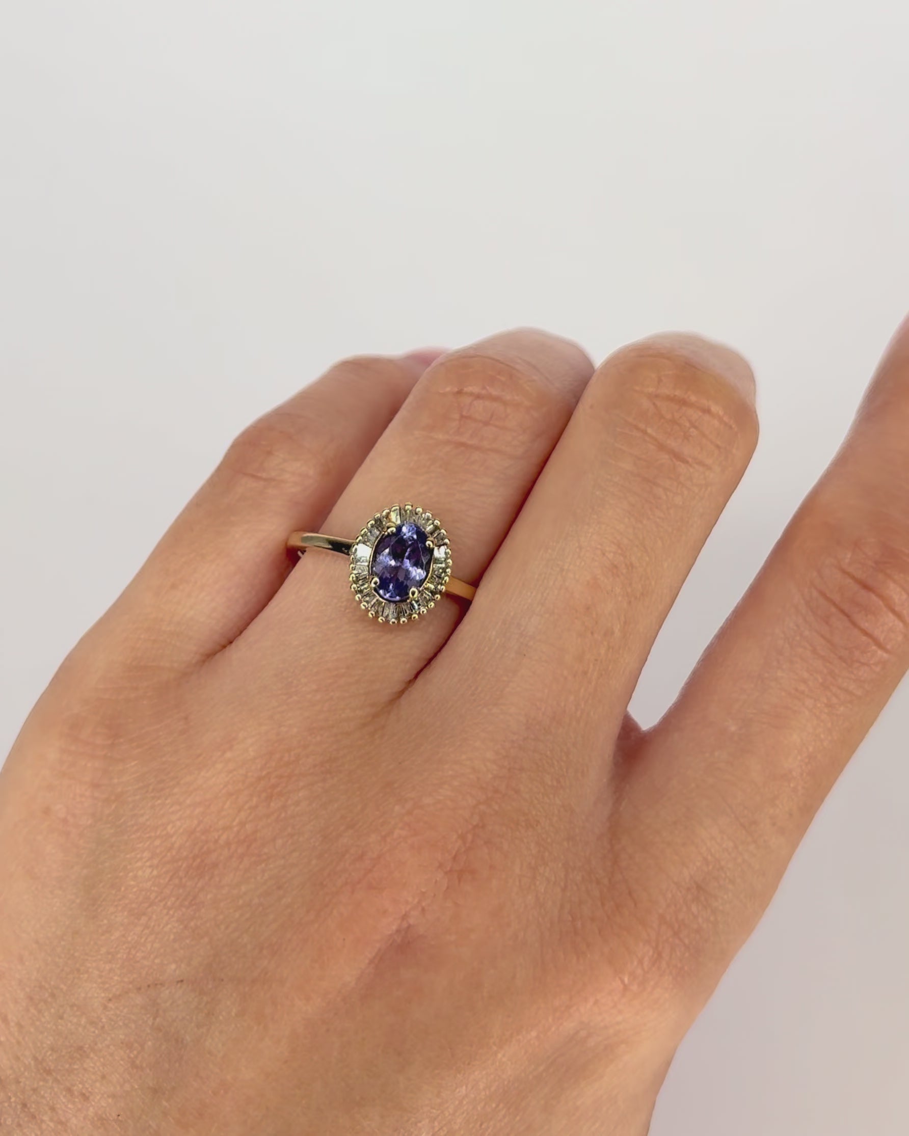 Daisy Ring Tanzanite 0.85 carat &amp; Diamonds "Violetta"