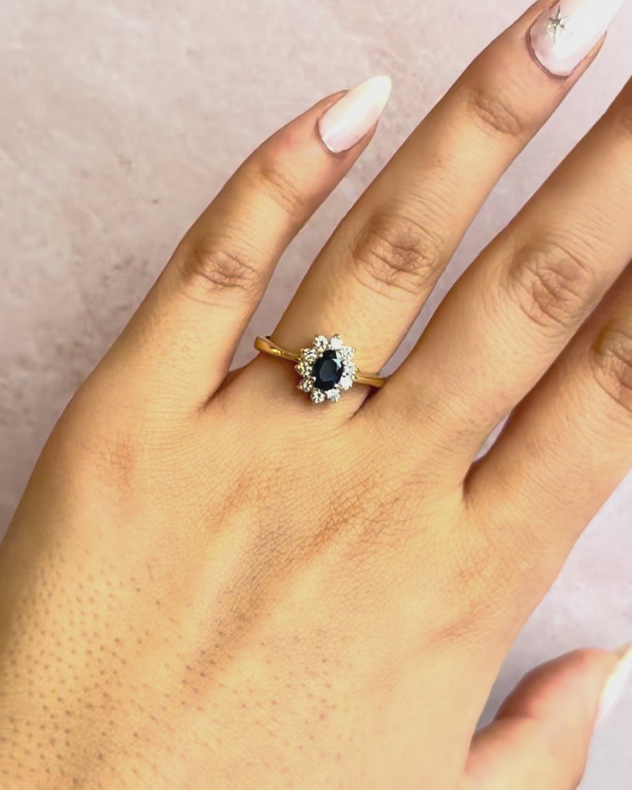 Marguerite Ring Sapphire 0.74 carat &amp; Diamonds 0.30 carat "Elisa"