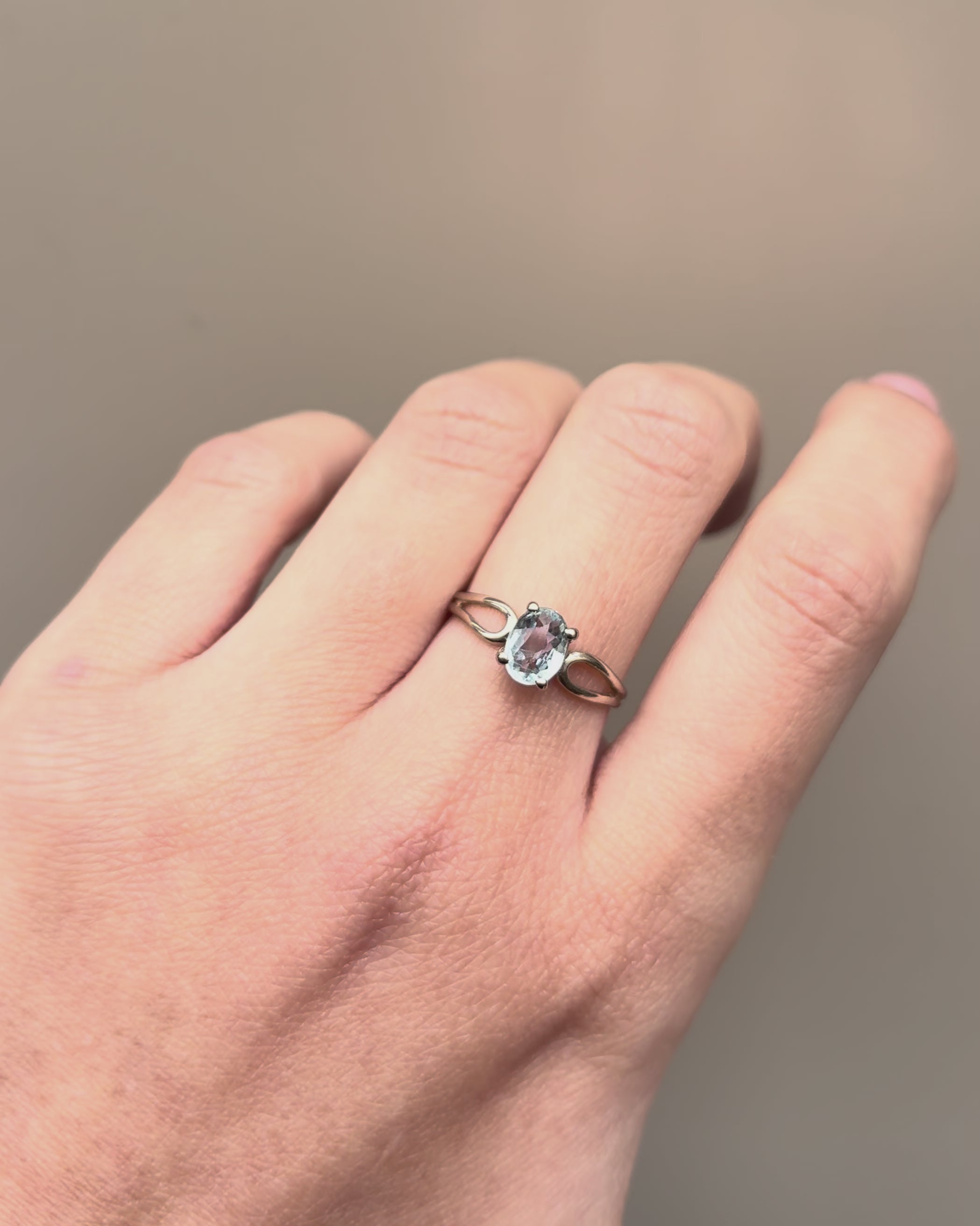 Anillo solitario aguamarina 0.60 quilates “Sheryll”