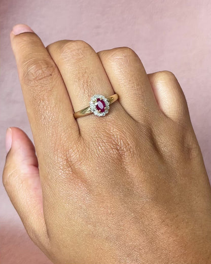 Anillo Margarita de rubí de 0.51 quilates y diamantes "Patricia"