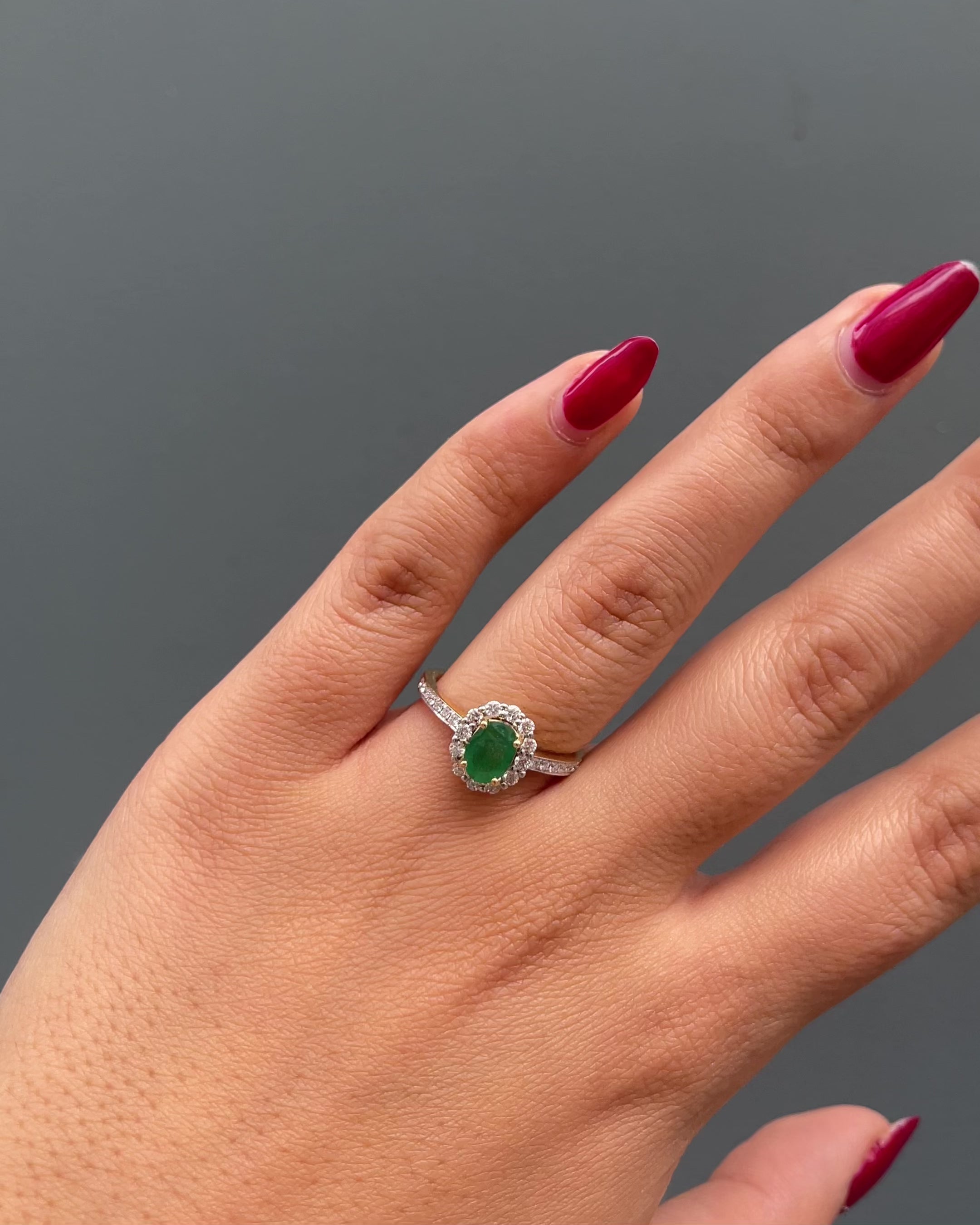 Bague Marguerite Emeraude 0.65 carat &amp; 26 Diamants "Felice"