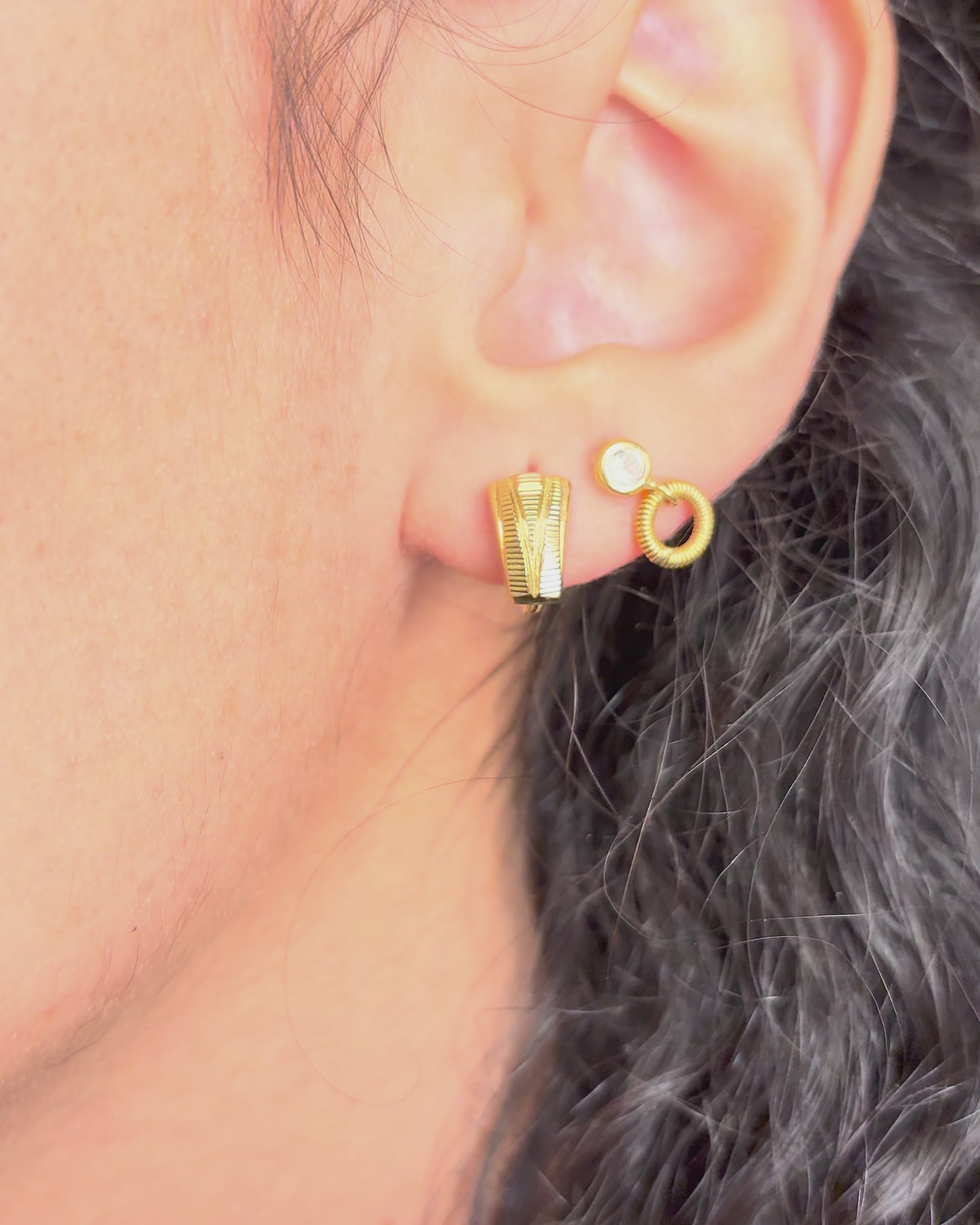 Pendientes Dormilones Oro Amarillo 18 quilates "Jelena"