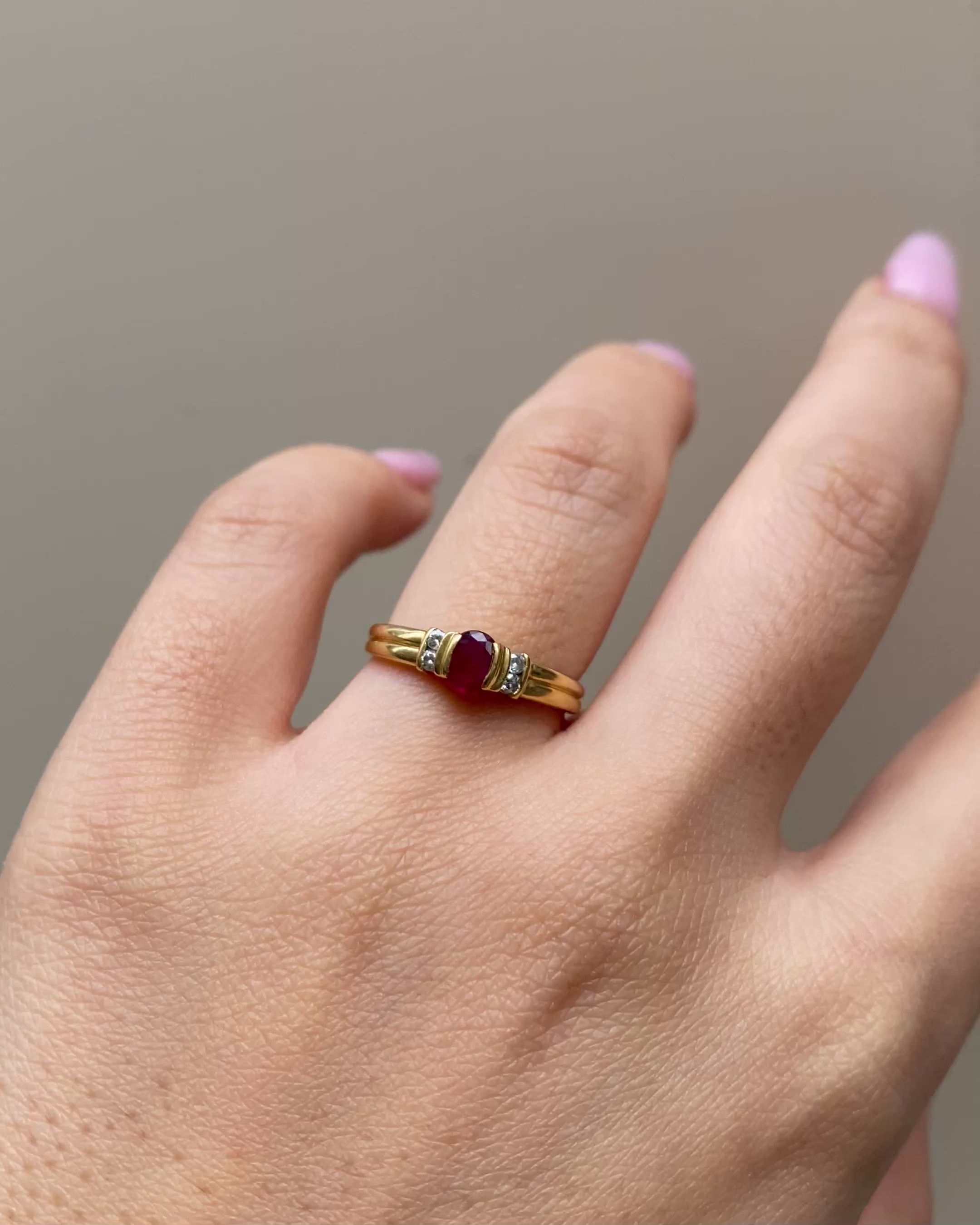 Bague Trilogie Rubis 0.30 carat &amp; 4 Diamants "Chiara"
