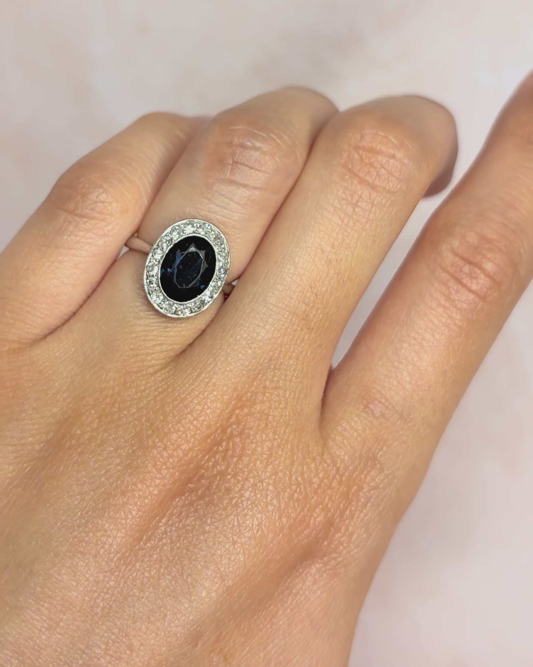 Anillo Marguerite Art Déco Zafiro 2 quilates y Diamantes 0,32 quilates "Mauricette"