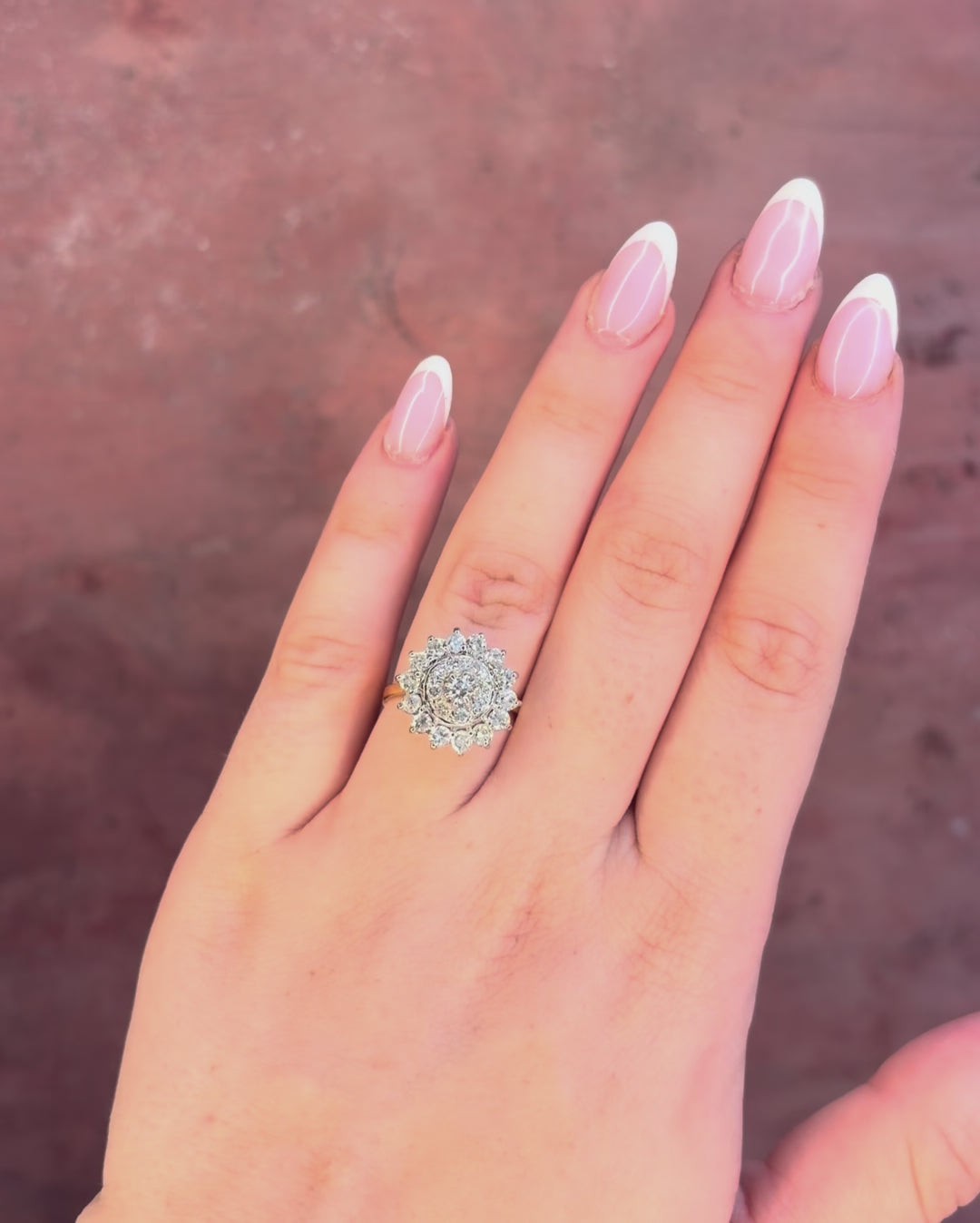 Anillo margarita de diamantes de 1.09 quilates y 4.17 g «Cornelia»
