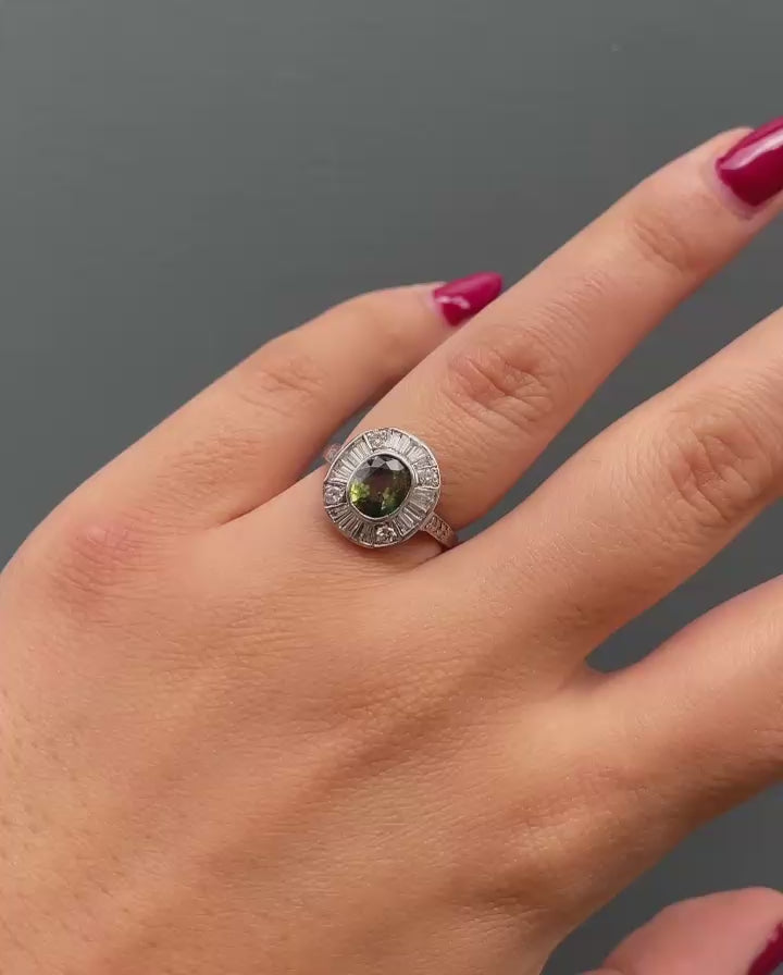Anillo estilo Art-deco Zafiro verde 1 quilate y 30 Diamantes "Milya"