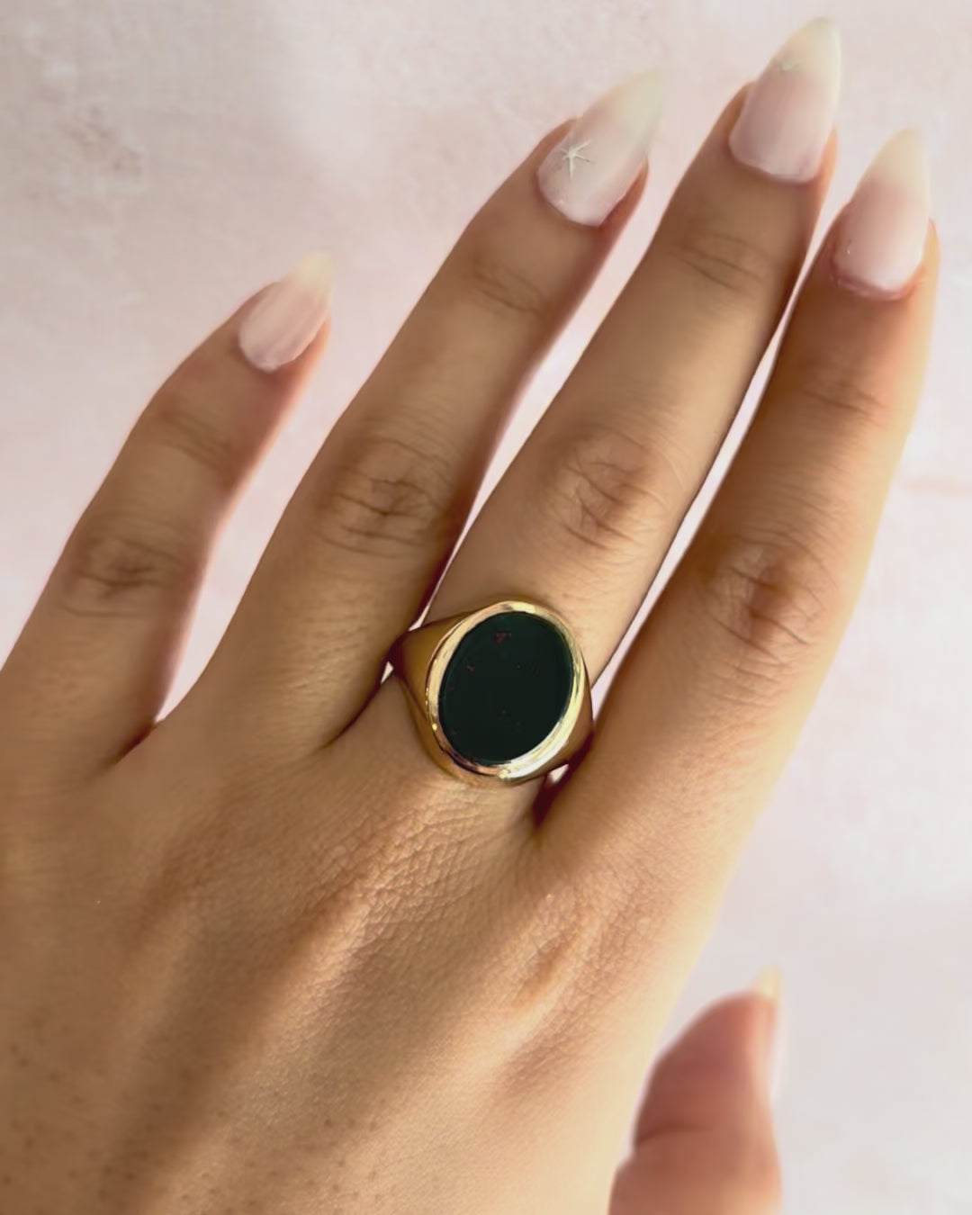 Anillo sello de jaspe sanguíneo "Filomena"