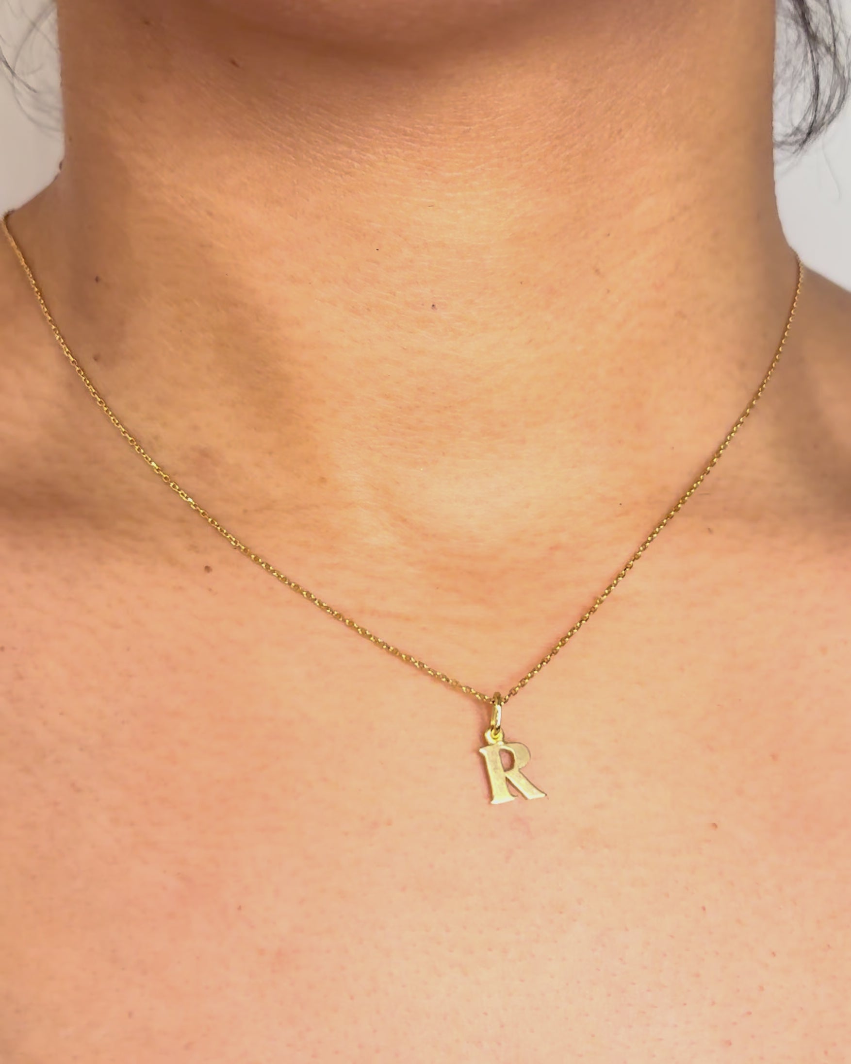 18-carat Yellow Gold Pendant "R"