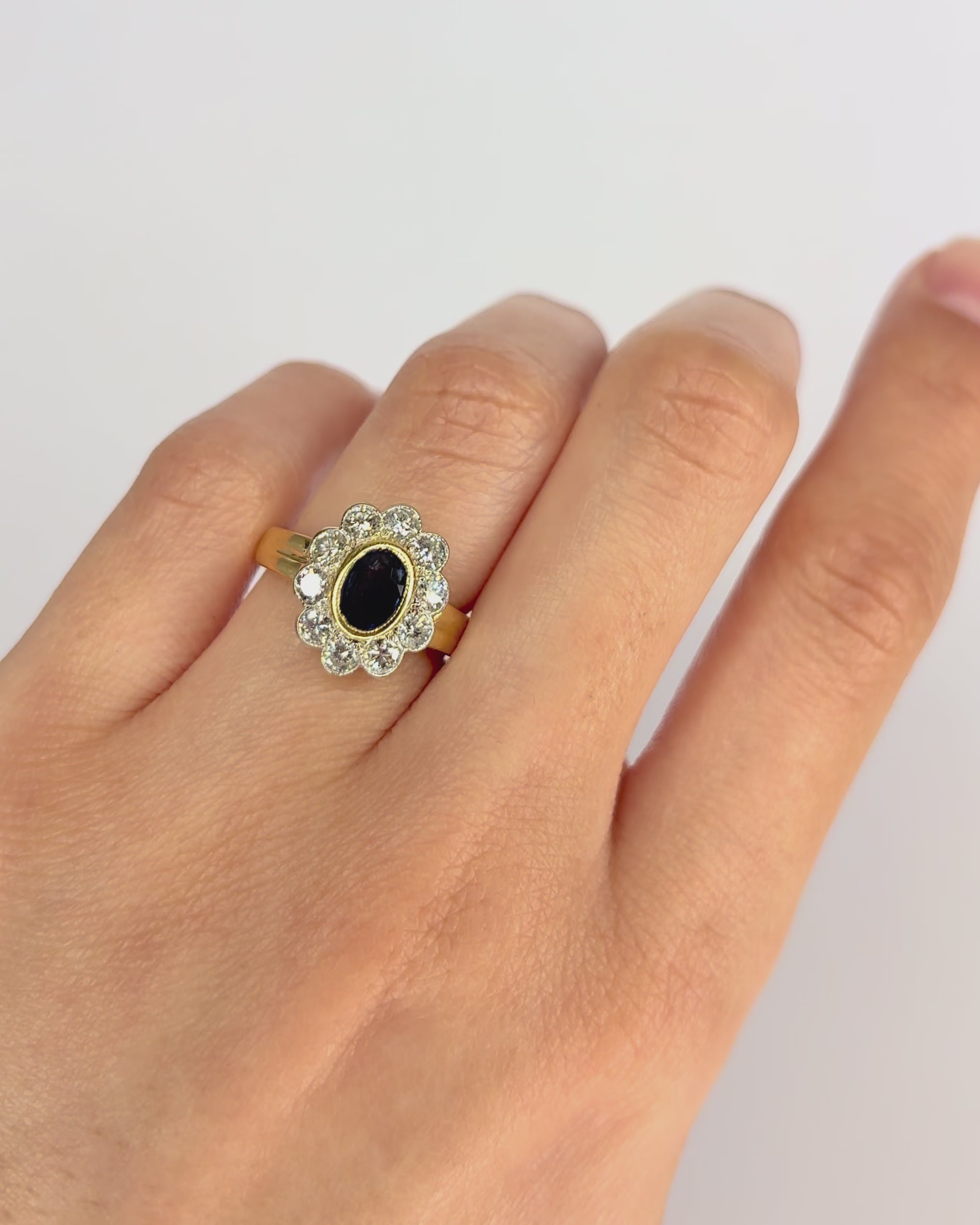 Bague Marguerite Saphir 0.78 carat &amp; Diamants 0.80 carat "Tiana"