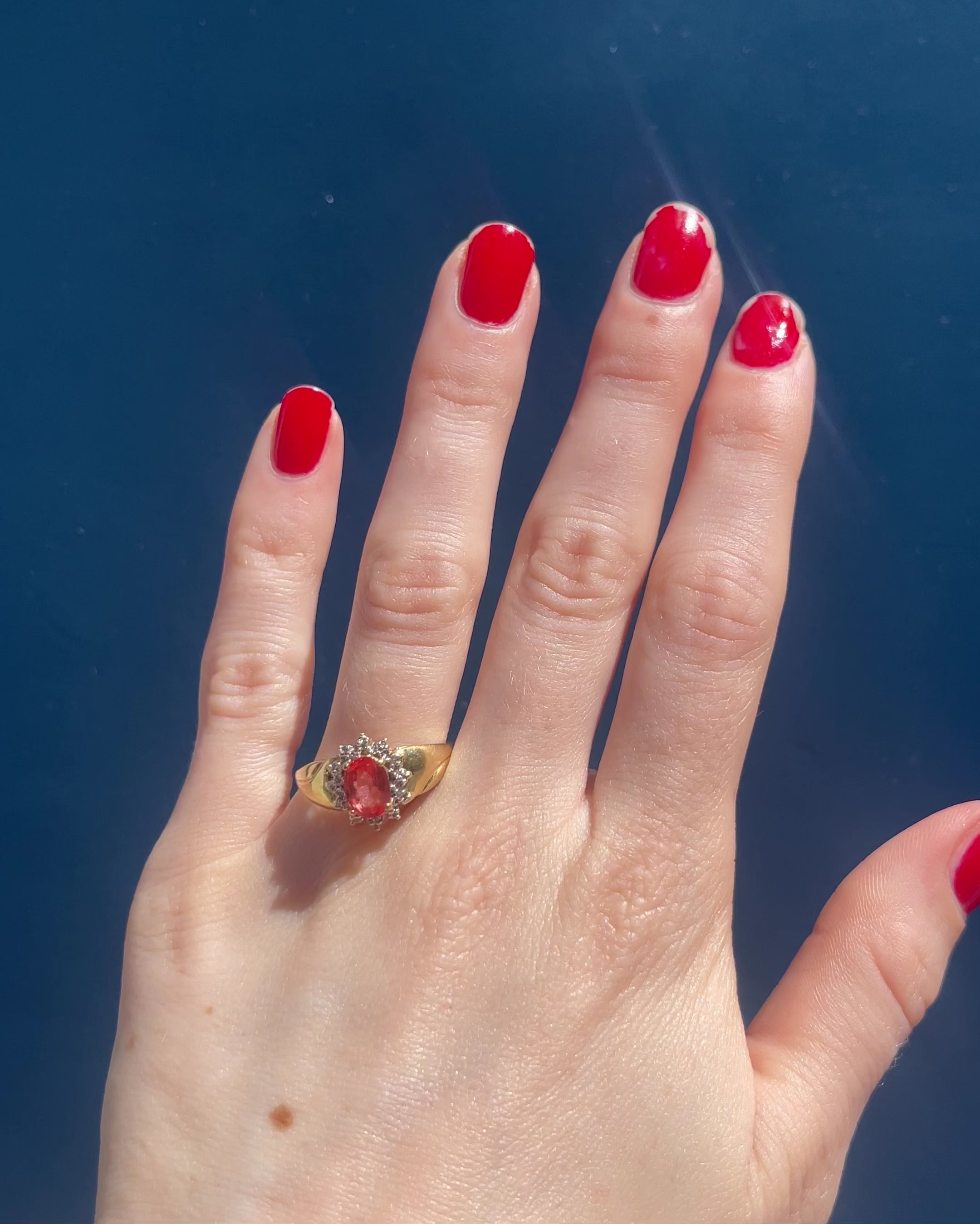 Anillo Margarita Zafiro Naranja 1.15 quilates y Diamantes "Pavina"