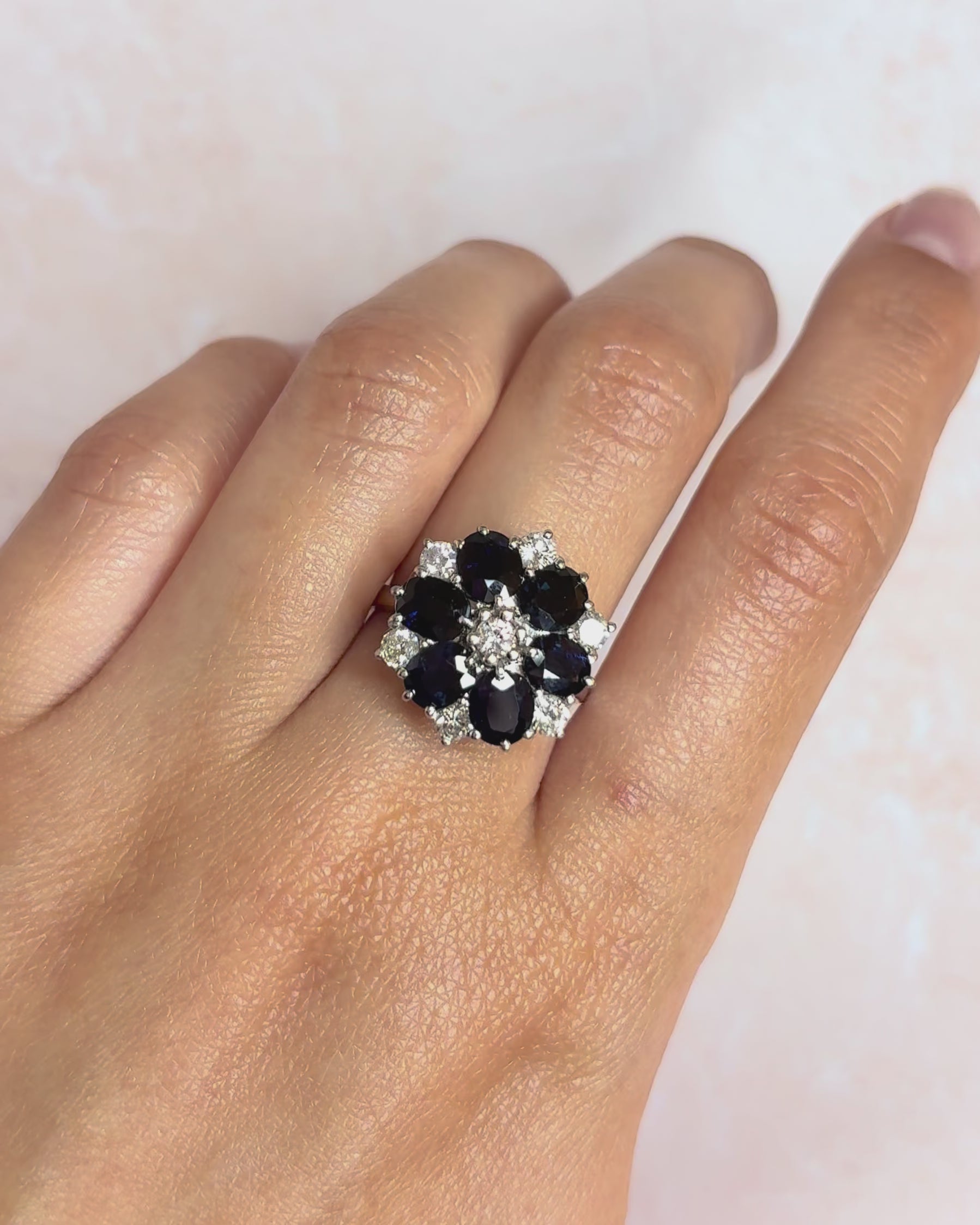 Bague Marguerite Diamants 0.37 carat, Saphirs 2.40 carats &amp; Or 5.85g "Pietra"
