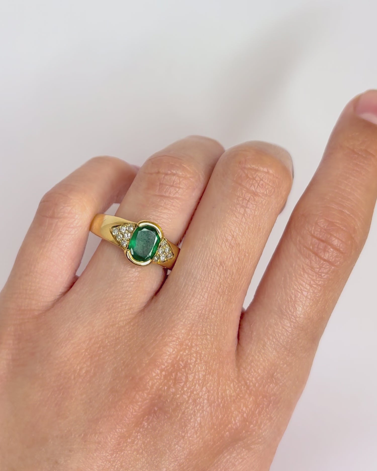 Emerald Trilogy Ring 1 carat &amp; Diamonds "Esmeralda"