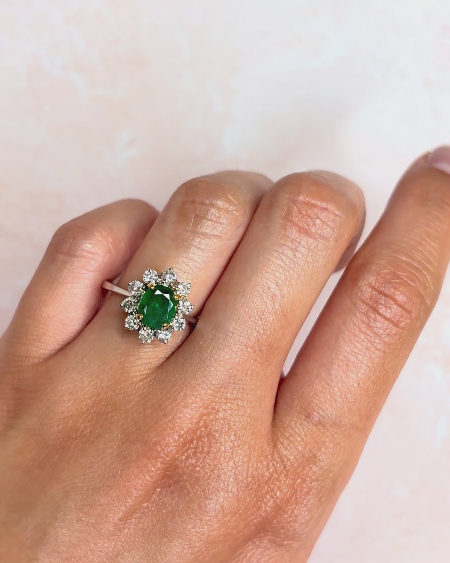 Bague Marguerite Émeraude 0.90 carat &amp; Diamants 0.50 carat "Amanda"