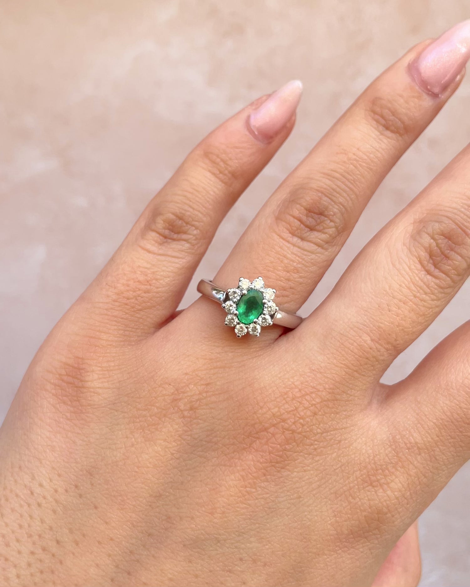 Anillo Marguerite Esmeralda 0,45 quilates y Diamantes 0,40 quilates "Odette"