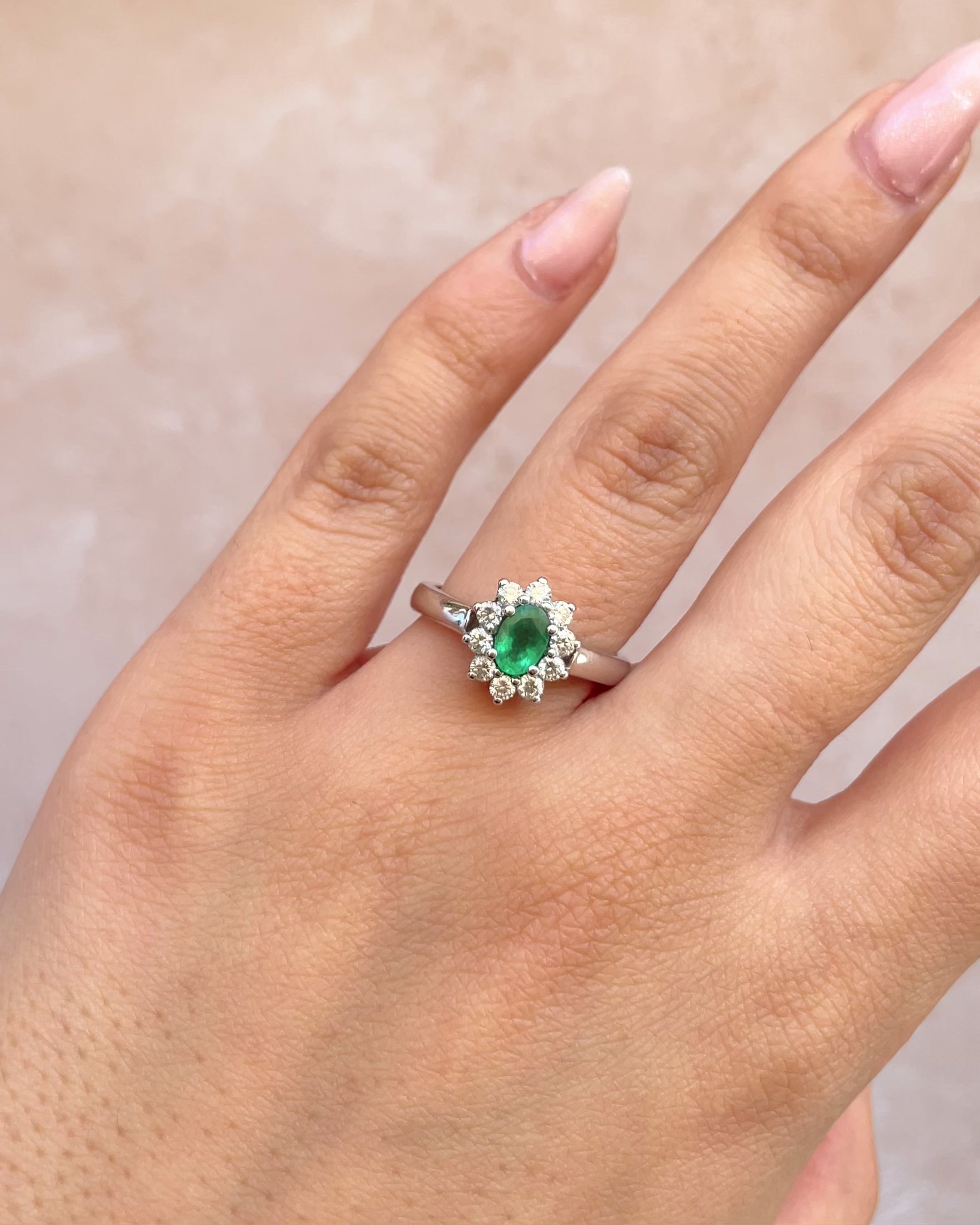 Anillo Marguerite Esmeralda 0,45 quilates y Diamantes 0,40 quilates "Odette"