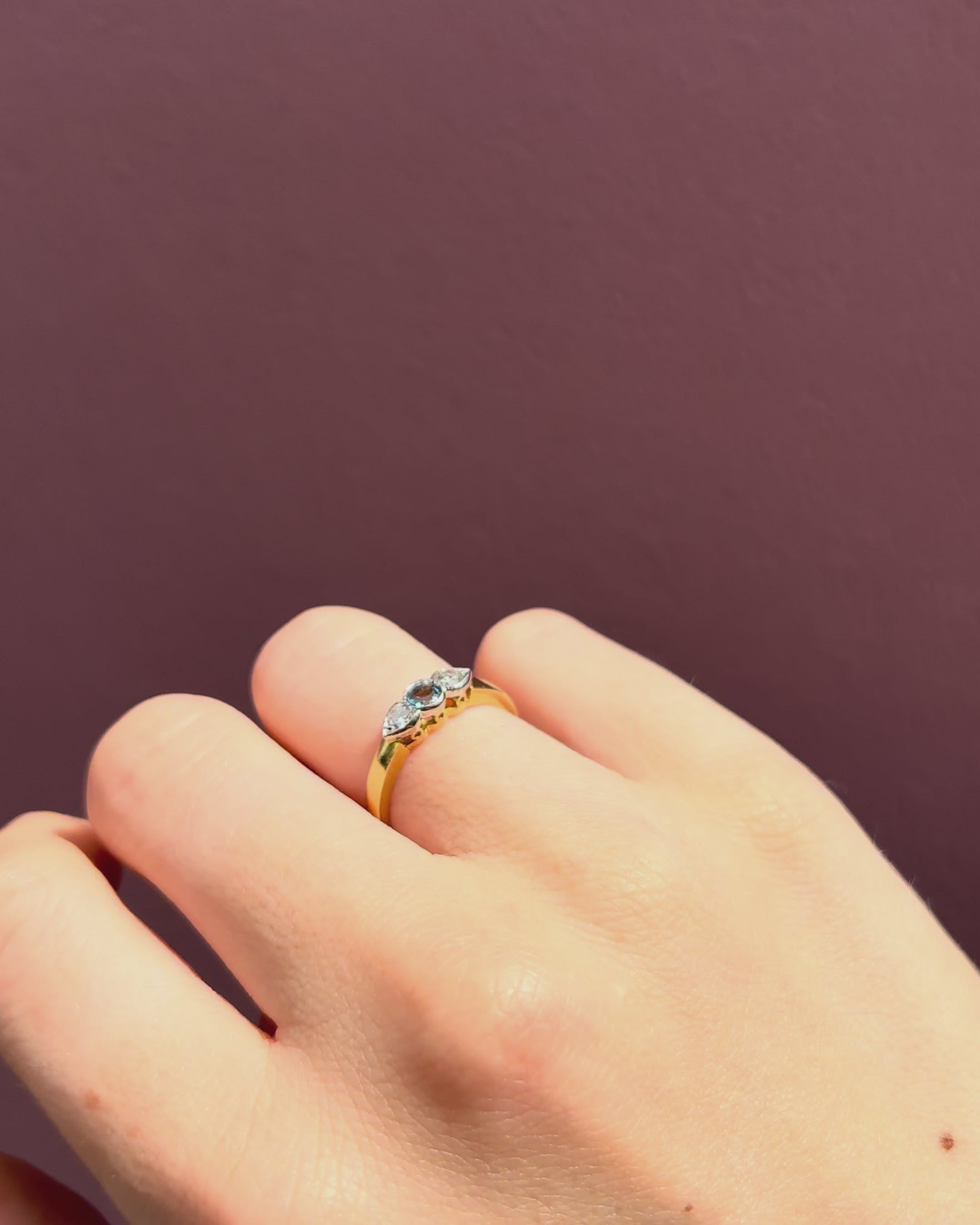 Anillo Trilogía Aguamarina y Diamantes "Sam"