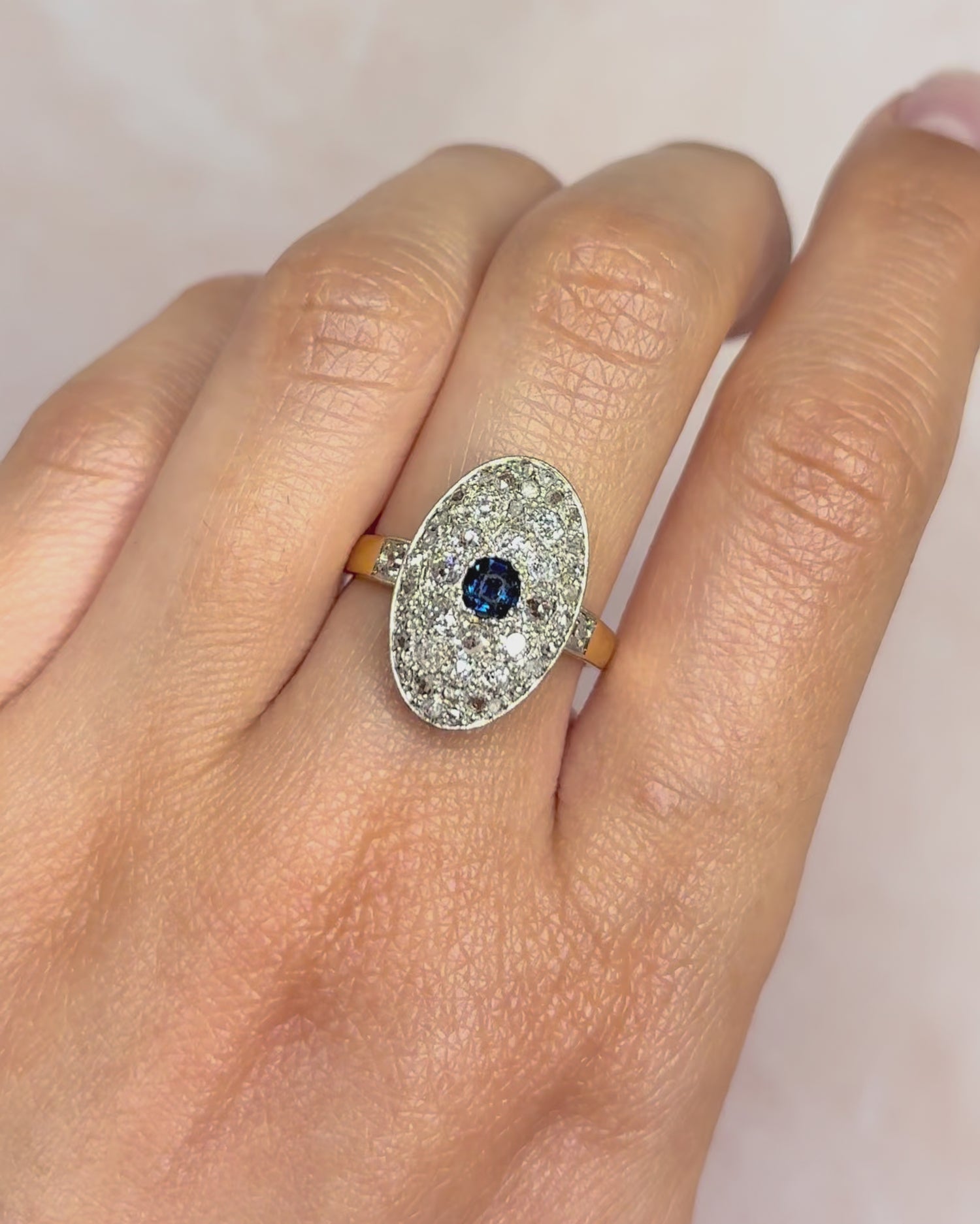 Anillo Marquise Estilo Art-Déco Zafiro y Diamantes 0,92 quilates "Isabeau"