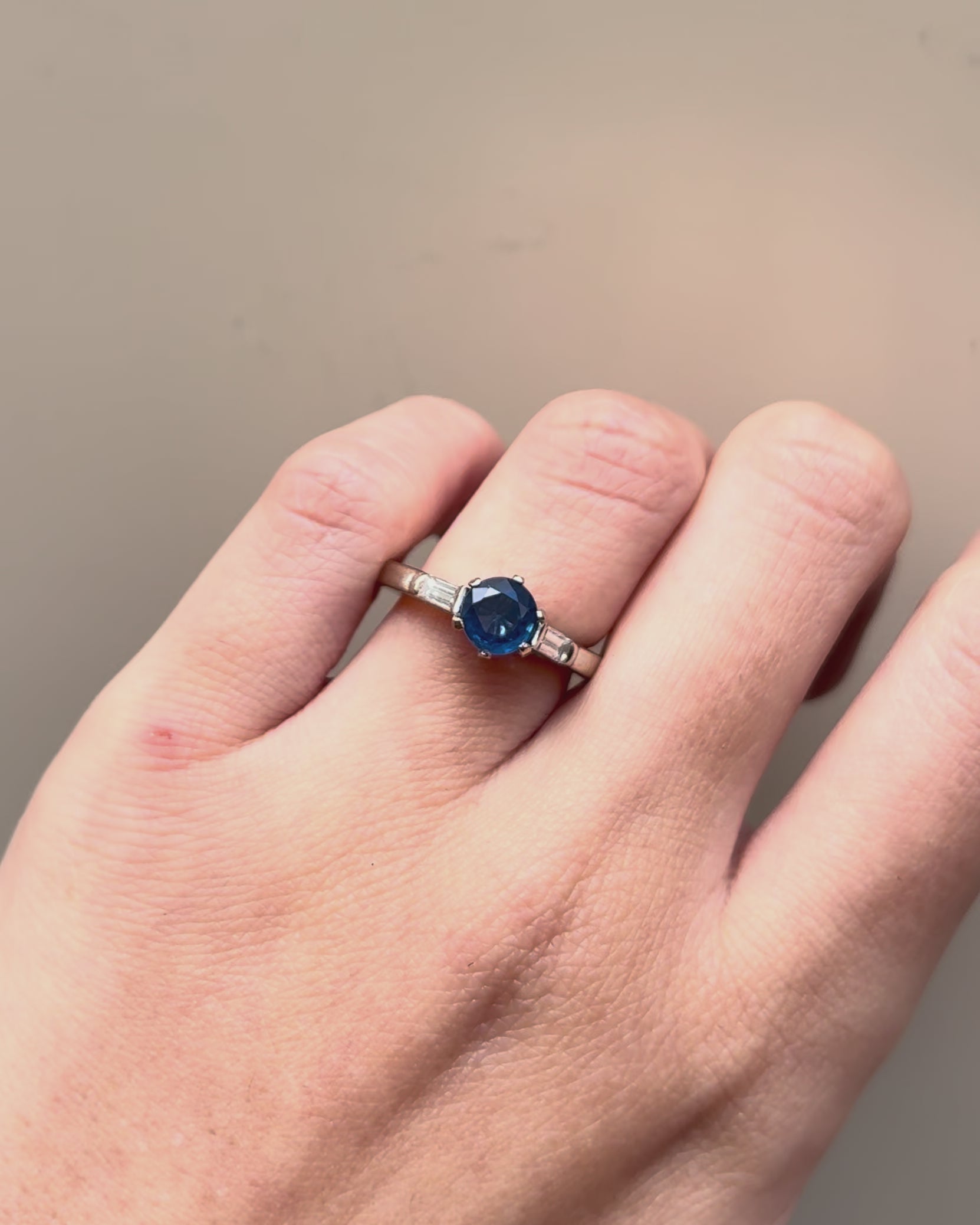 Bague Trilogie Saphir 1 carat &amp; Diamants 0.20 carat &quot;Paola&quot;