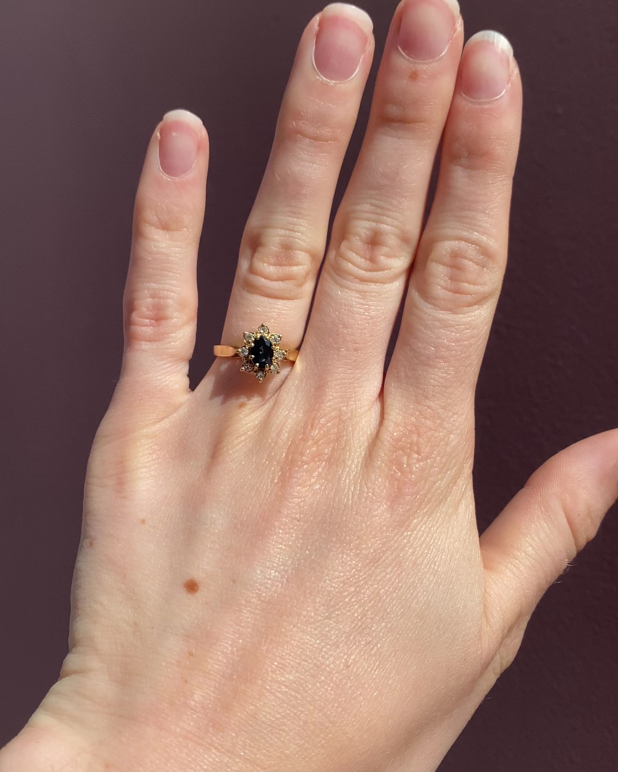 Anillo Margarita Zafiro 0.80 quilates y Diamantes "Miel"
