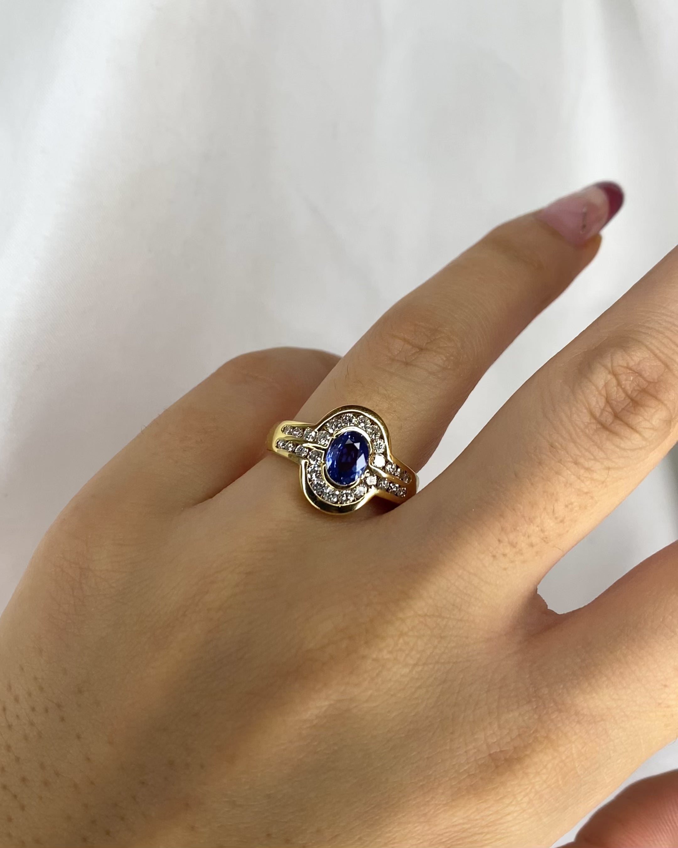 Art Deco Style Ring Sapphire 0.90 ct &amp; 26 Diamonds 0.65 ct "Loraine"