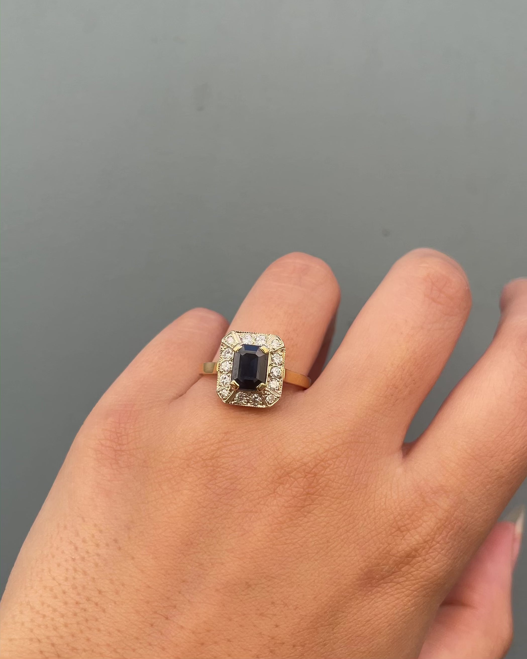 Anillo Art Déco Zafiro 1.70 quilates y Diamantes “Joana”