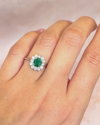 Bague Marguerite Émeraude 0.50 carat &amp; Diamants 0.30 carat "Clarisse"