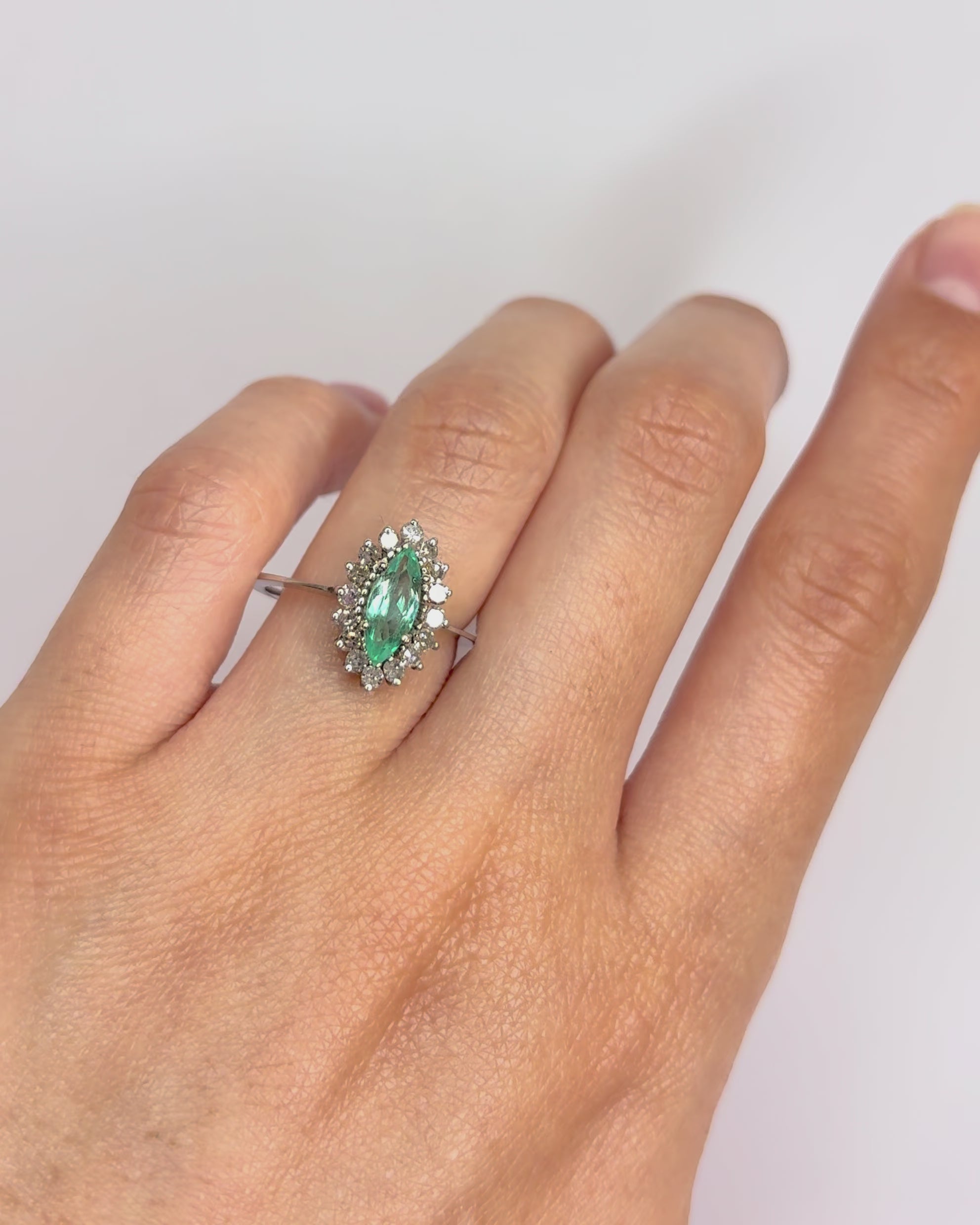 Bague Marguerite Émeraude 0.52 carat &amp; Diamants 0.48 carat "Arya"