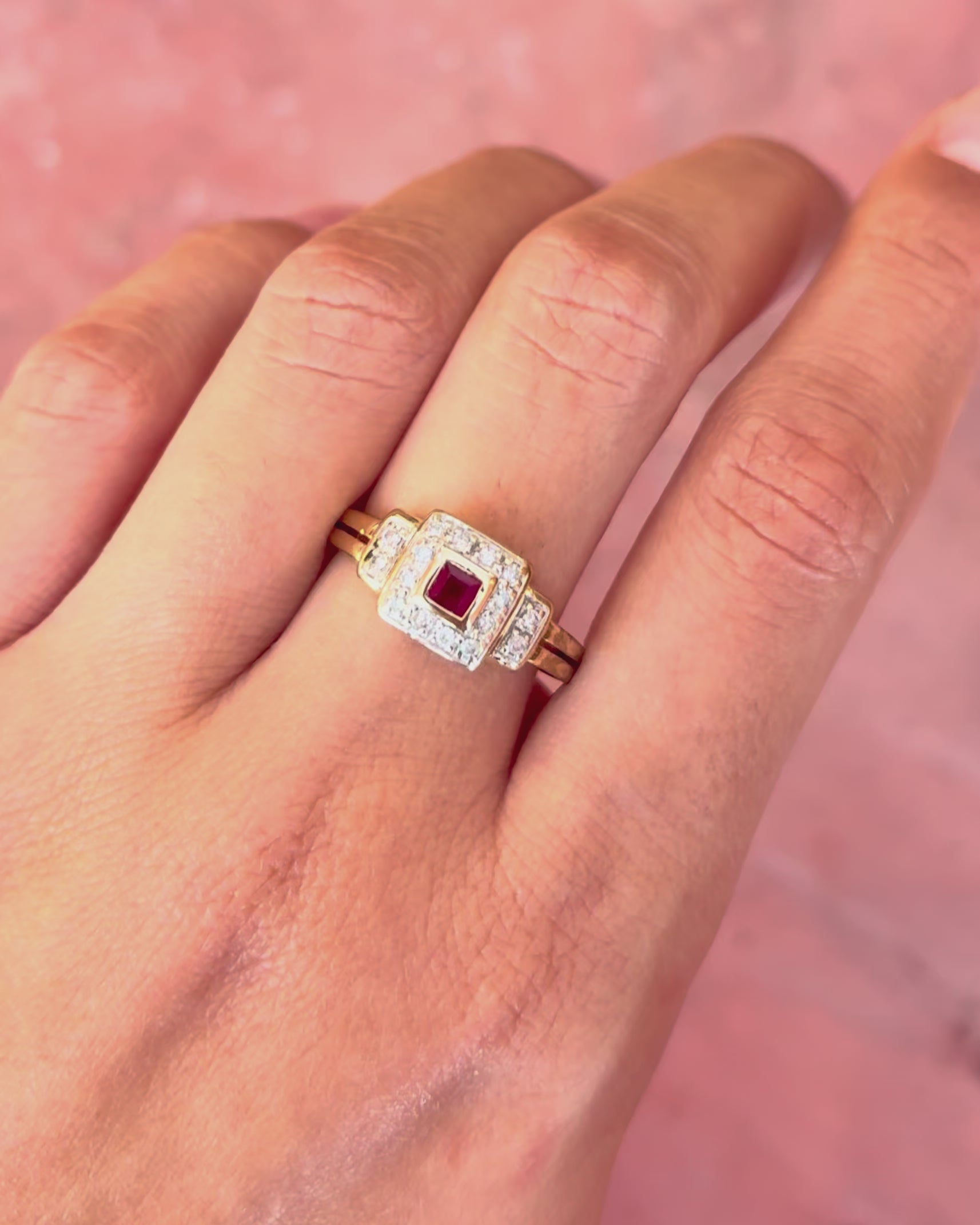 Anillo de estilo art déco con rubíes y diamantes «Malia»