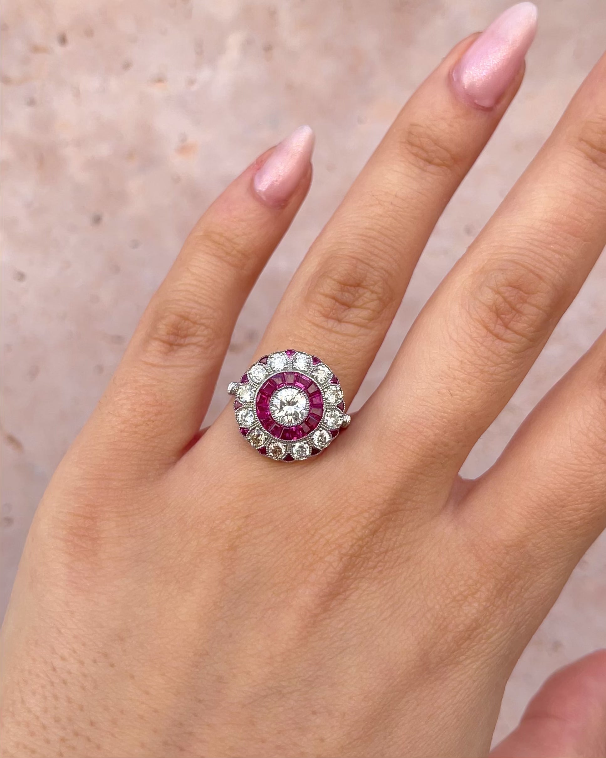 Bague Style Art-Déco Rubis 0.57 carat &amp; Diamants 1.09 carat "Fabienne"