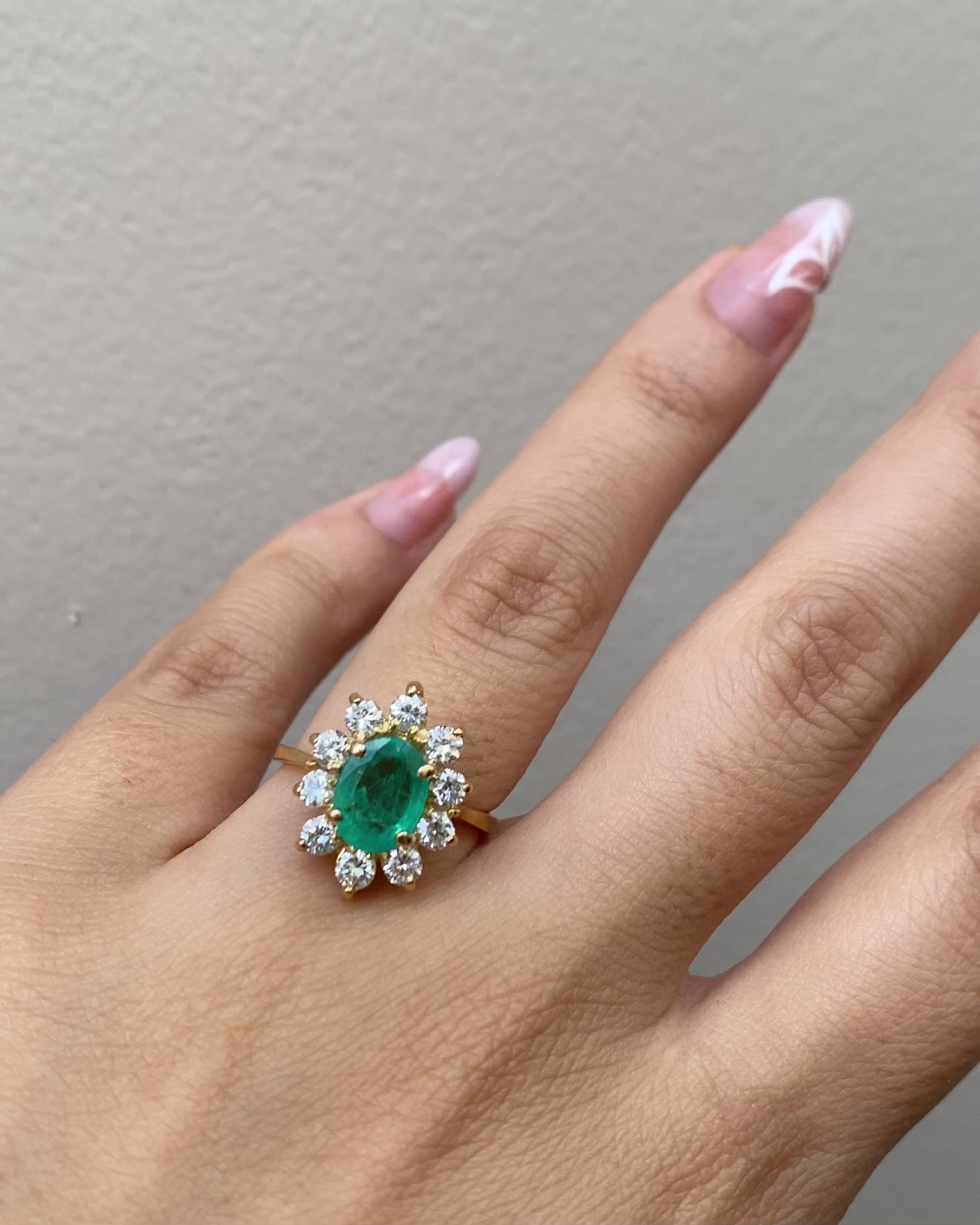 Bague Marguerite Émeraude 1.15 carat &amp; Diamants "Adria"