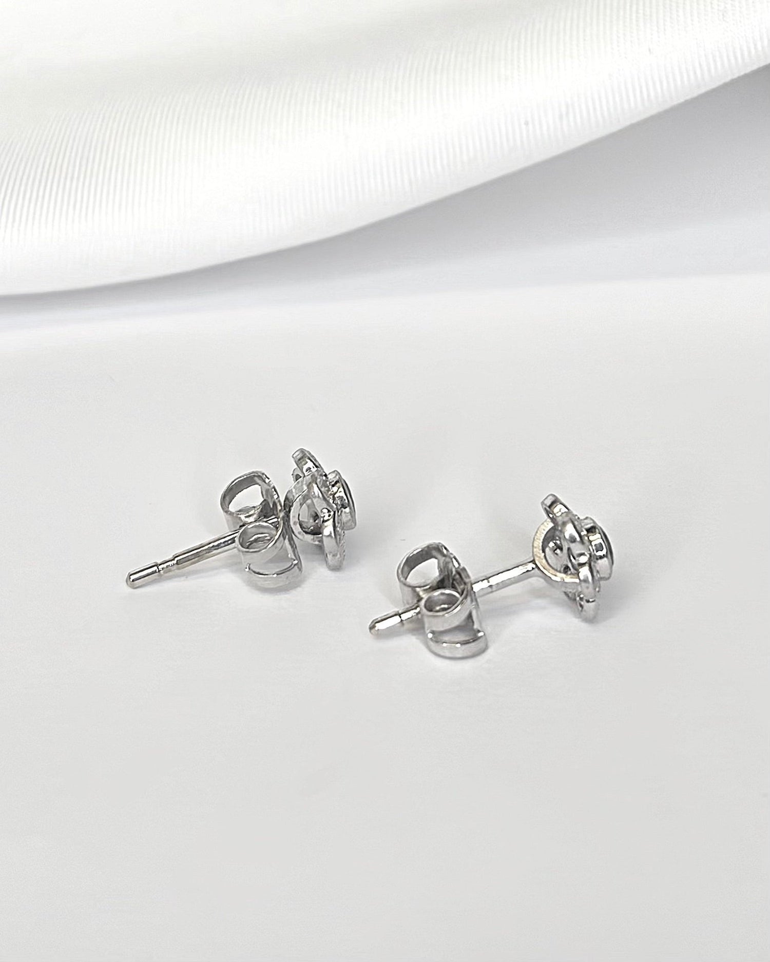 Puces Marguerite Saphirs 0.24 carat &amp; Diamants 0.36 carat "Cristina" - Elliade Paris