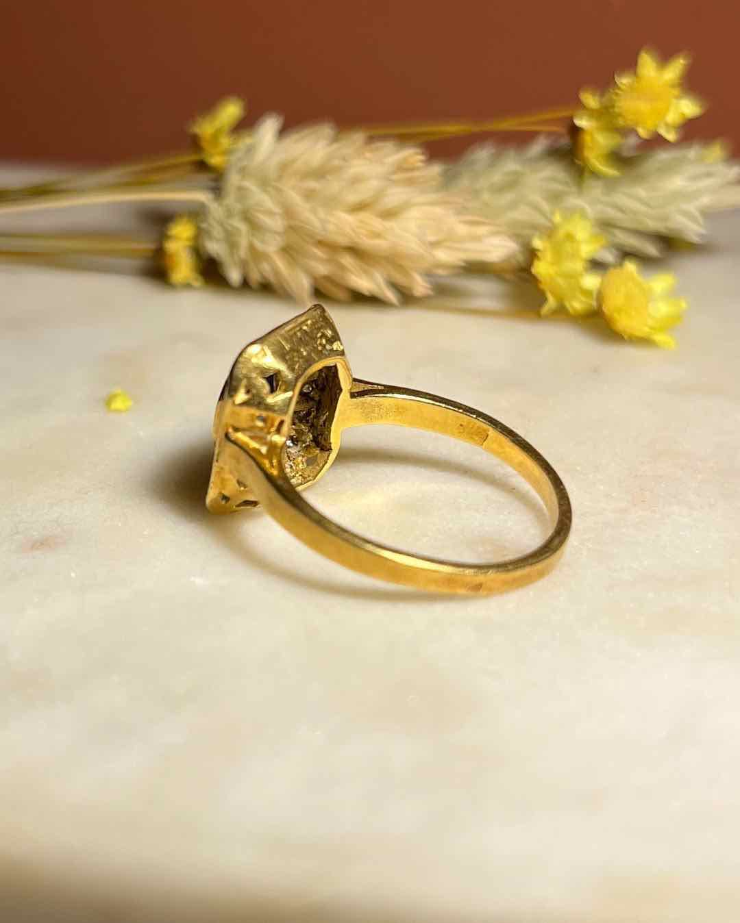 Anillo Art Déco de zafiro y diamantes "Rebecca"