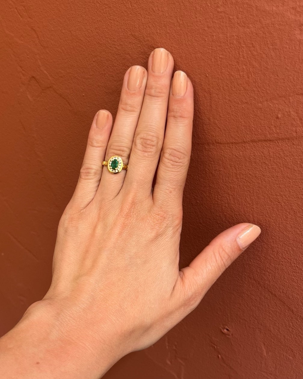 Anillo Art Déco de Esmeralda y Diamantes "Reina"