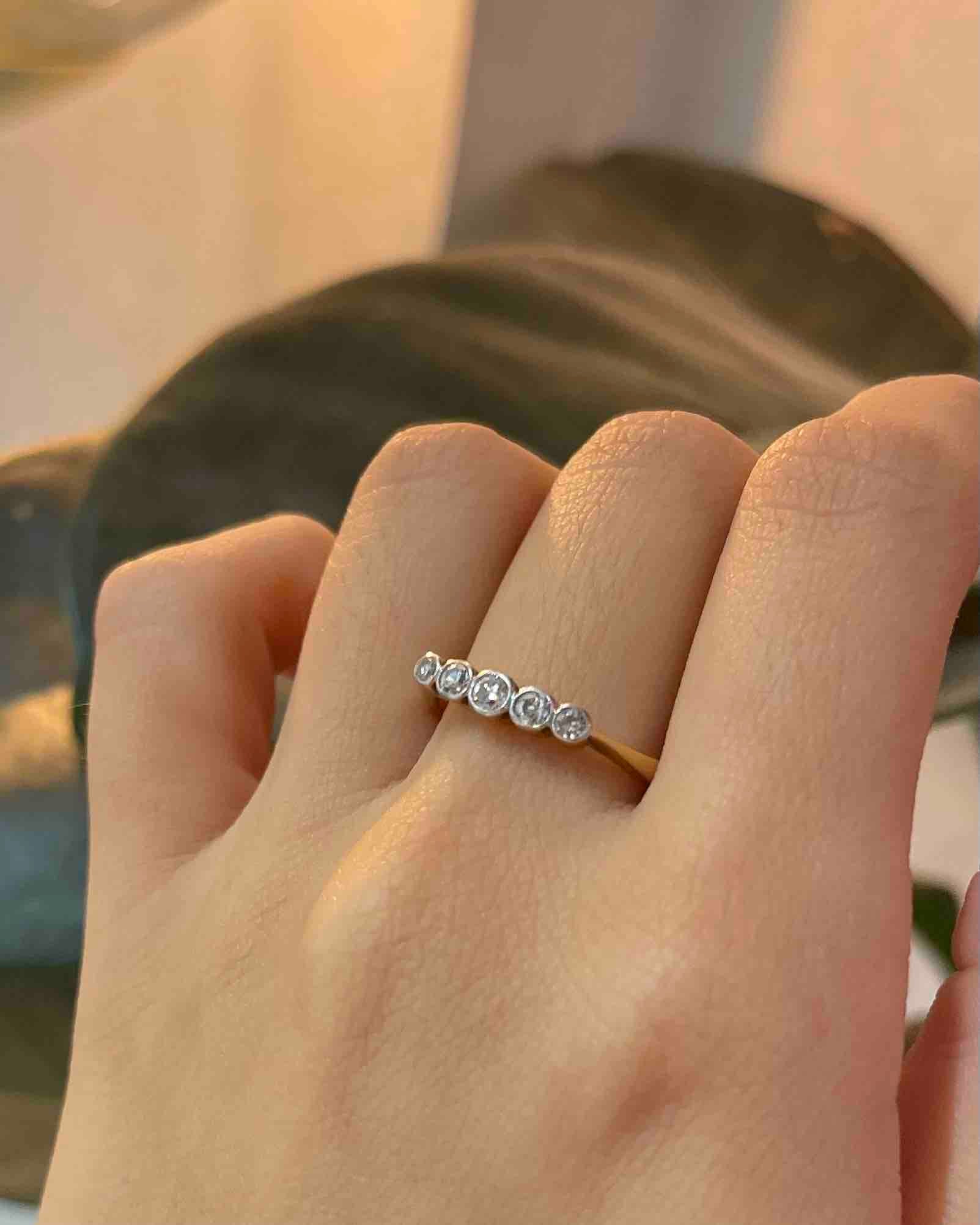 "Ranya" 5 Diamond River Ring