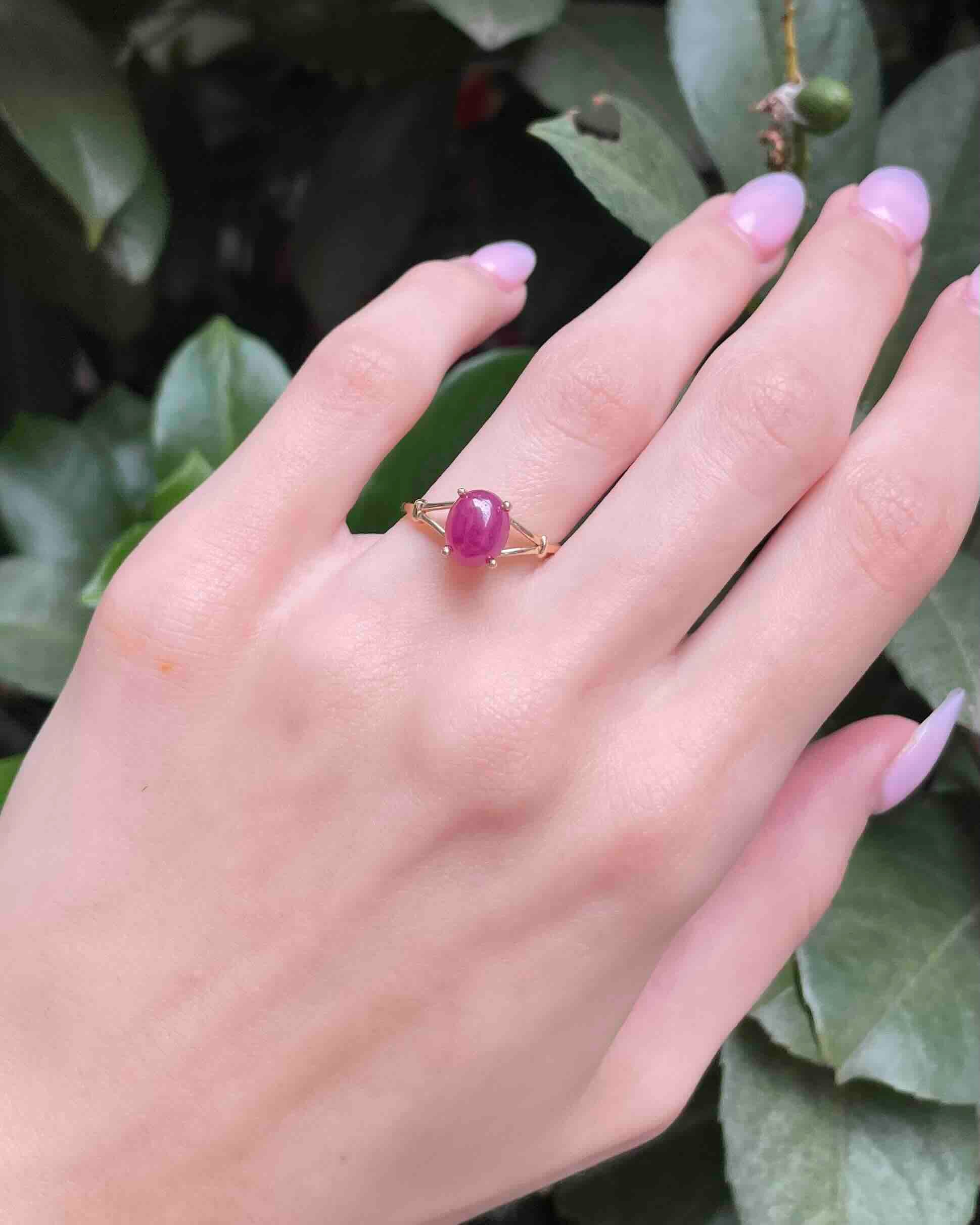 Bague solitaire Rubis 2.80 carats cabochon &quot;Mélanie&quot;