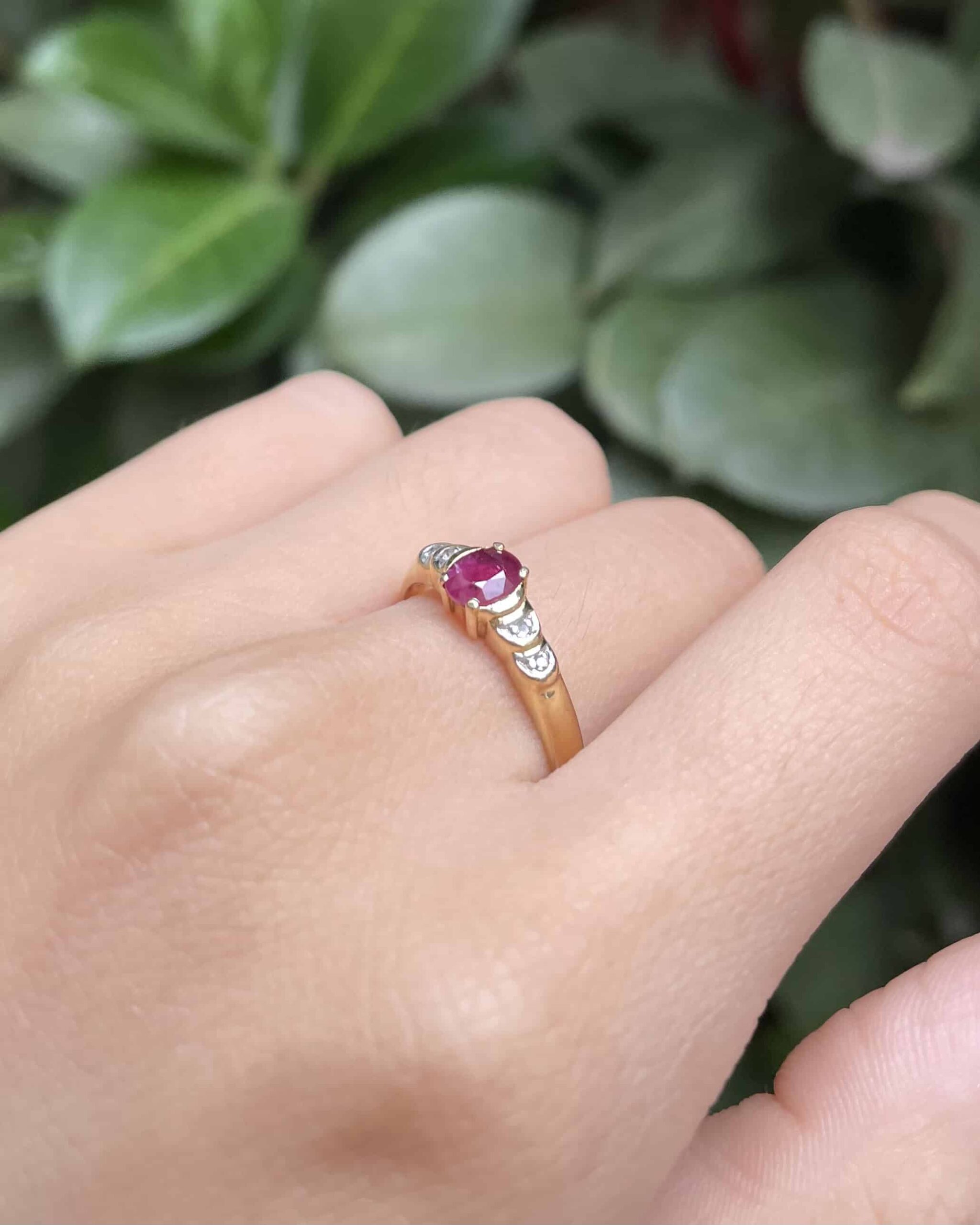Anillo brazalete de rubí y diamantes "Sissy"