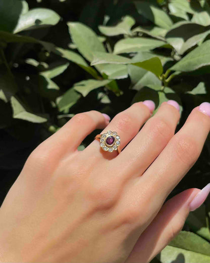 Bague Marguerite Rubis 0,70 carat &amp; 10 Diamants &quot;Armelle&quot;