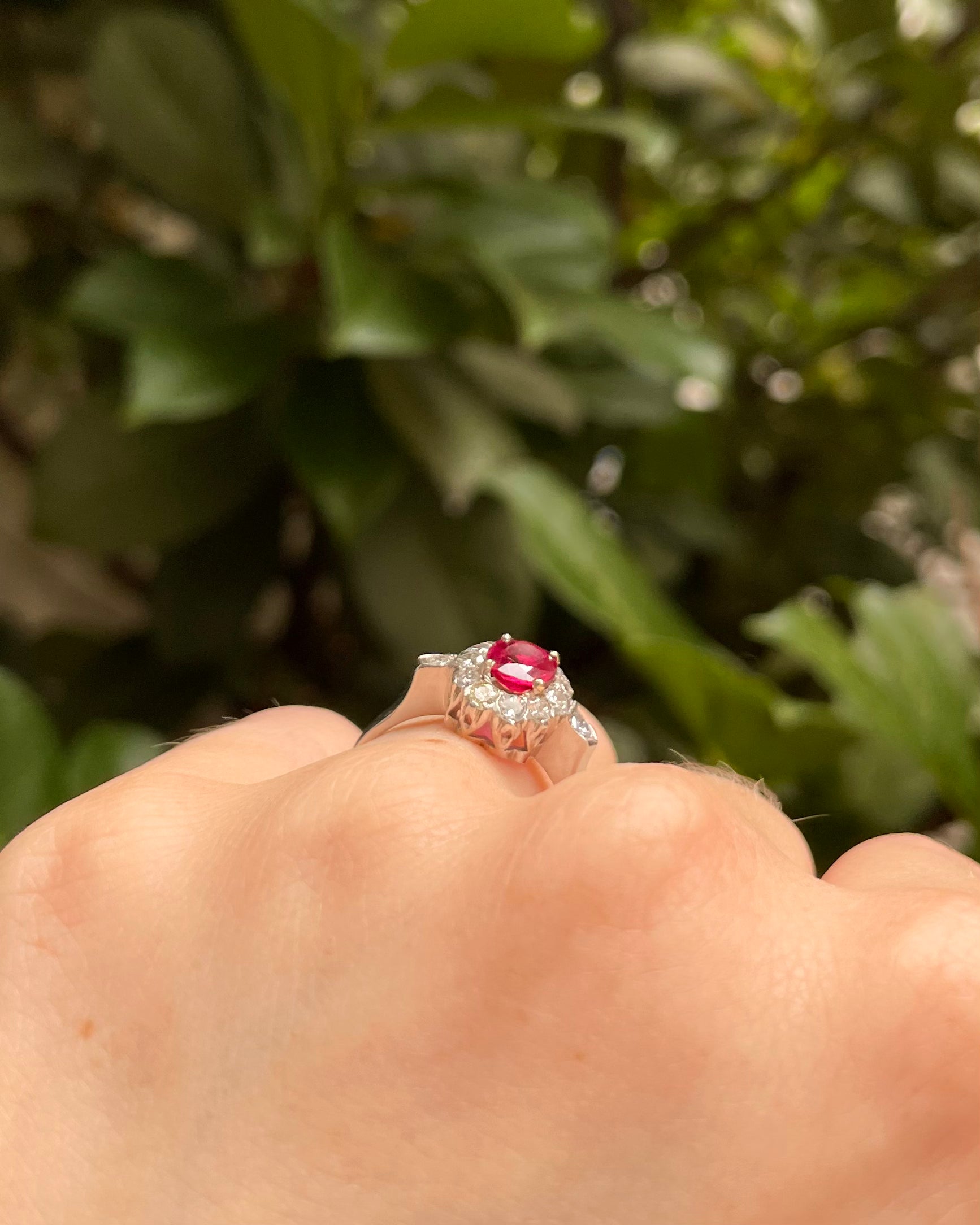 Anillo Margarita Rubí 1 quilate y Diamantes "Sorynelle"