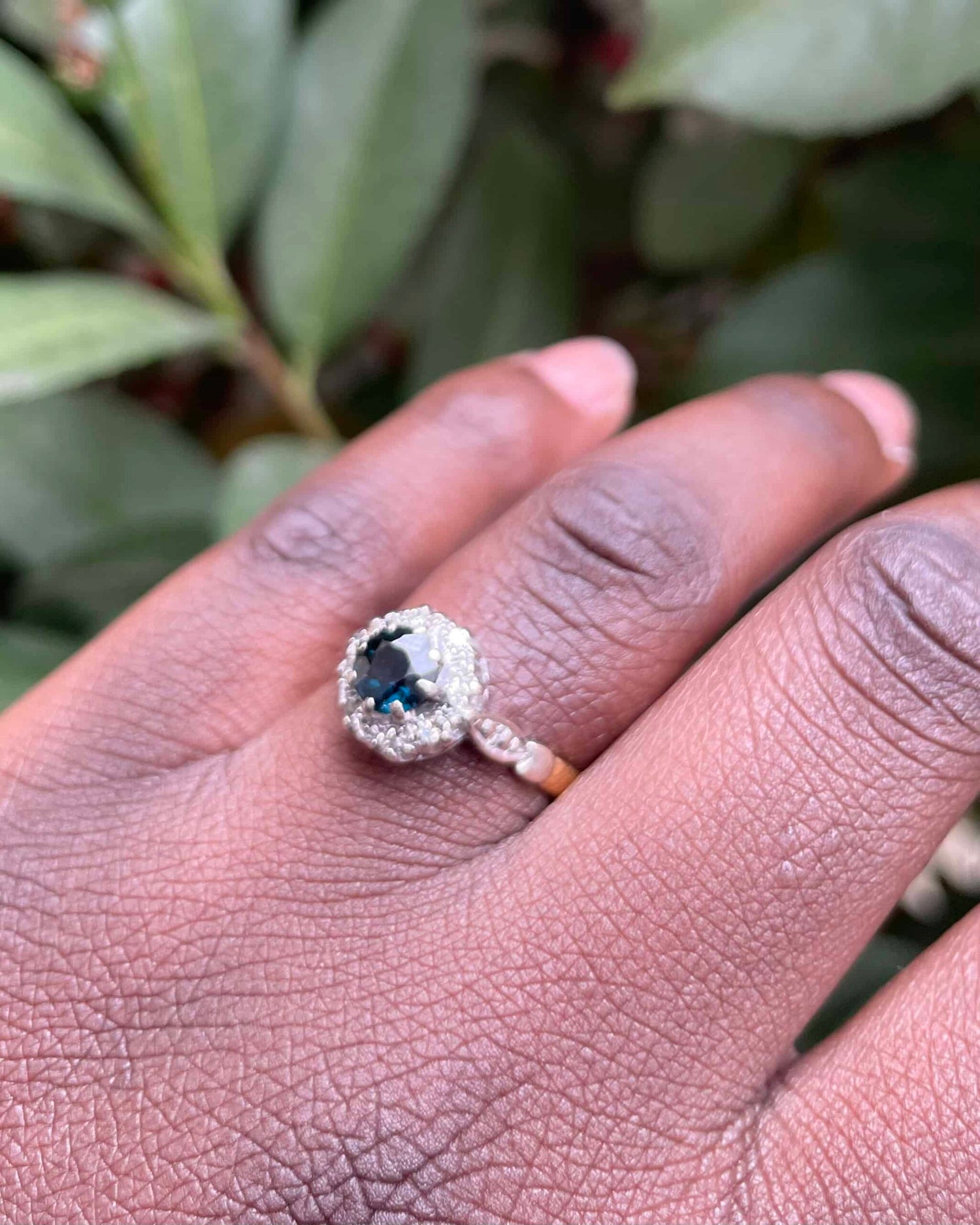 Bague Marguerite Saphir 1.05 carat &amp; Diamants &quot;Ilaria&quot;