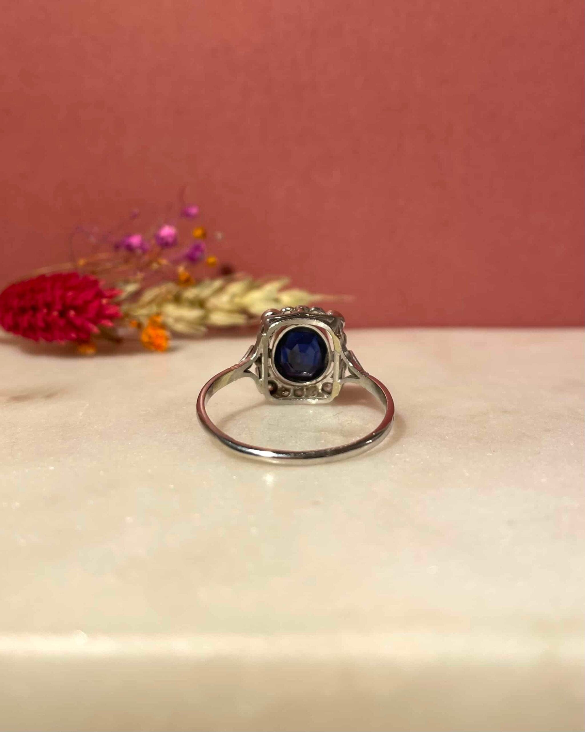 Bague Art-Déco Saphir 1.15 carat &amp; Diamants "Aleïa" - Elliade Paris