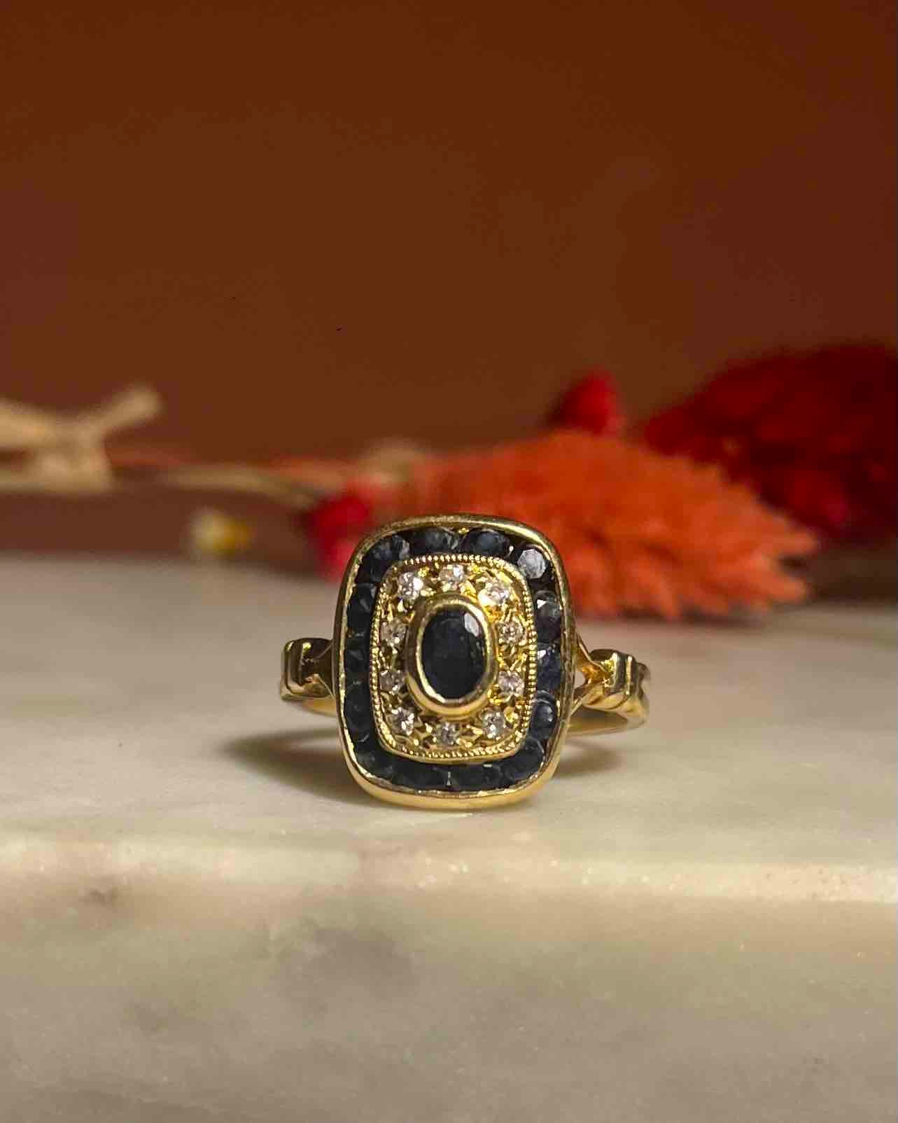 Anillo estilo Art Déco con zafiros y diamantes "Agatha"