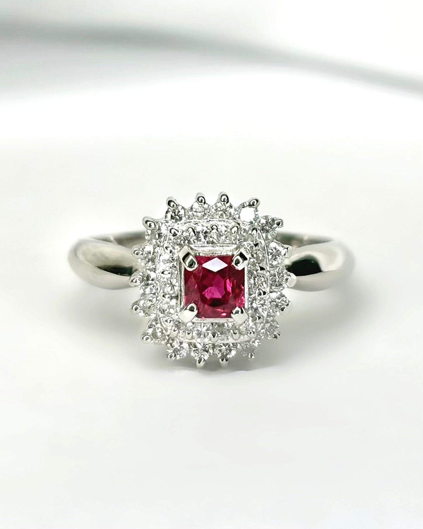 Bague Marguerite Rubis Mozambien 0.43 carat &amp; Diamants 0.43 carat "Monica"