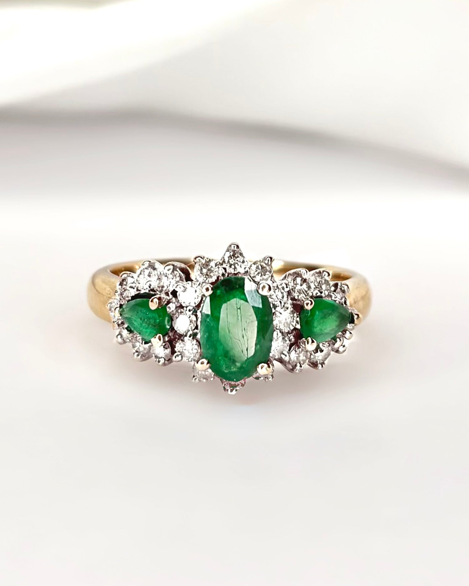 Bague Trilogie Émeraudes 1.05 carat &amp; Diamants 0.40 carat "Diane"