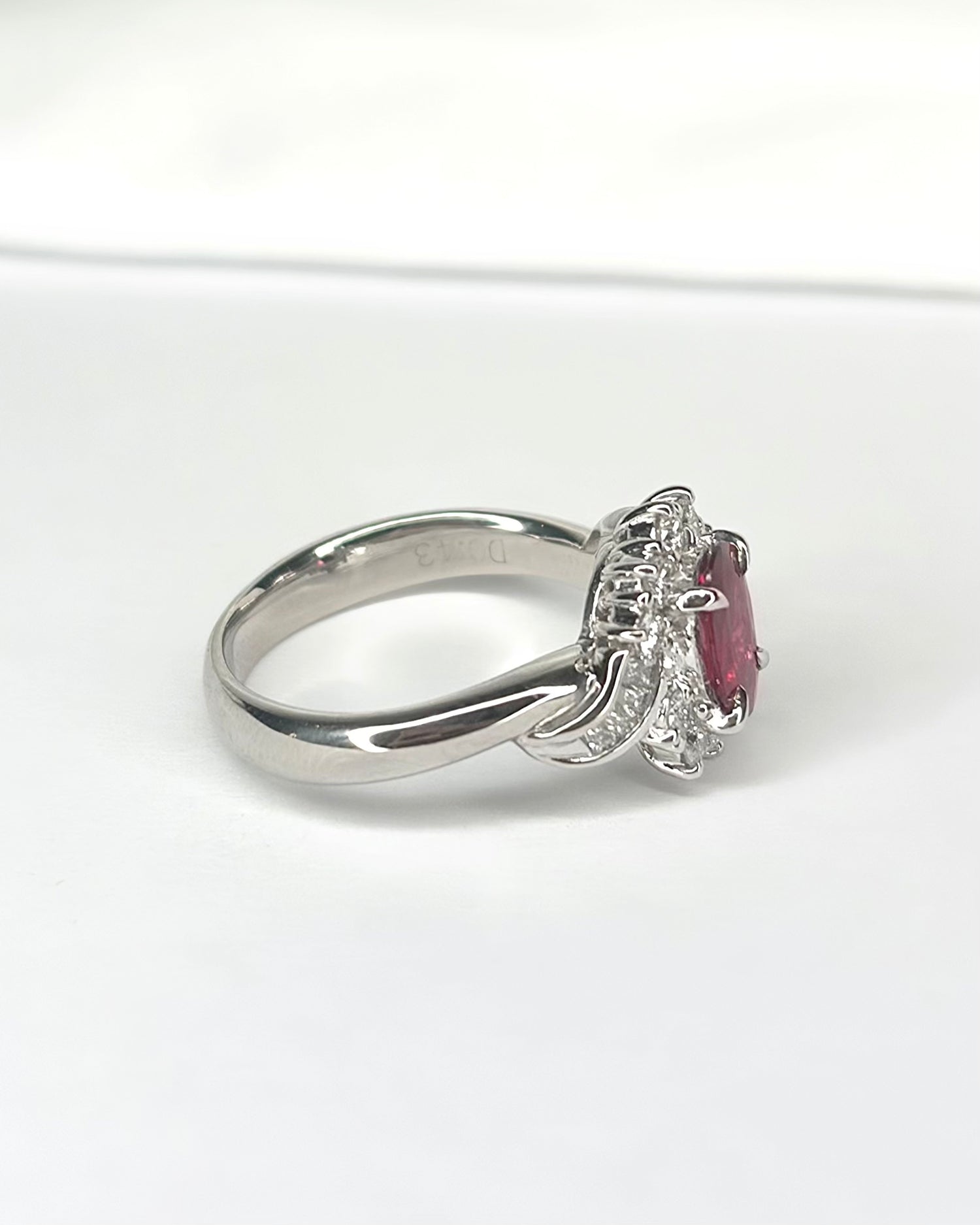 Bague Marguerite Rubis Mozambicain 0.71 carat &amp; Diamants 0.43 carat "Melinda"