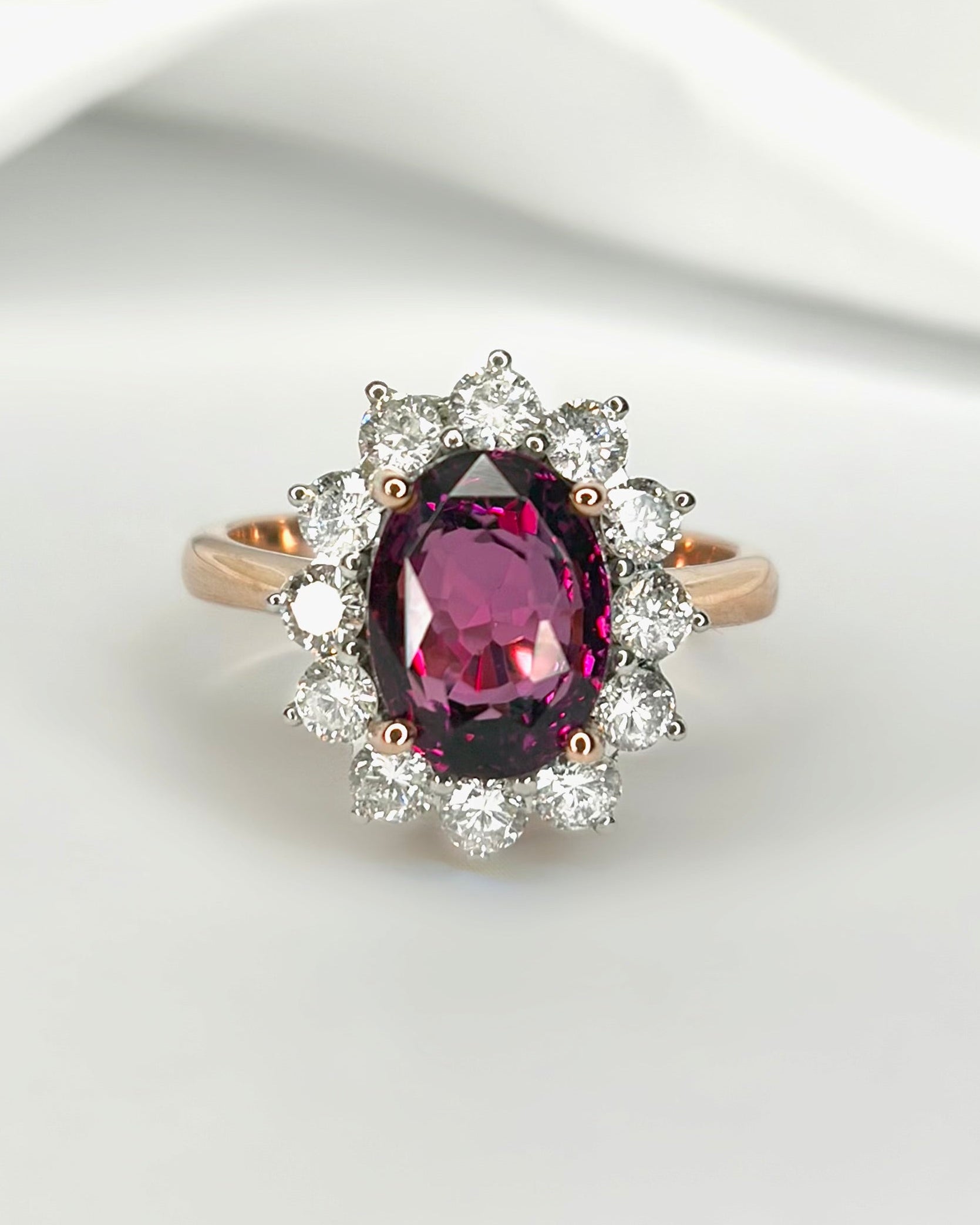 Bague Marguerite Grenat 5 carats &amp; Diamants 1.10 carat "Marika"