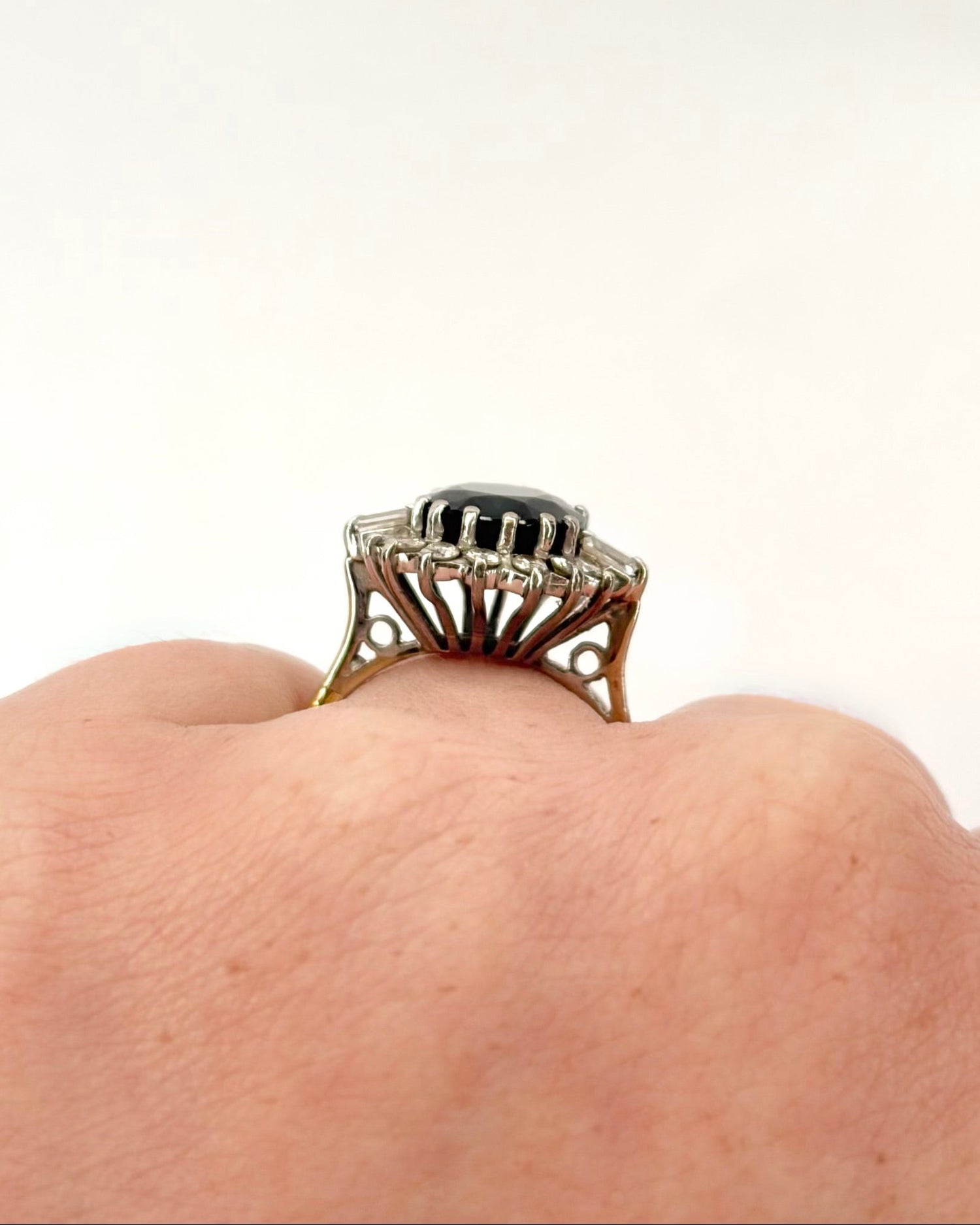 Bague Marguerite Saphir 4.10 carats &amp; Diamants 0.70 carat "Sonia" - Elliade Paris