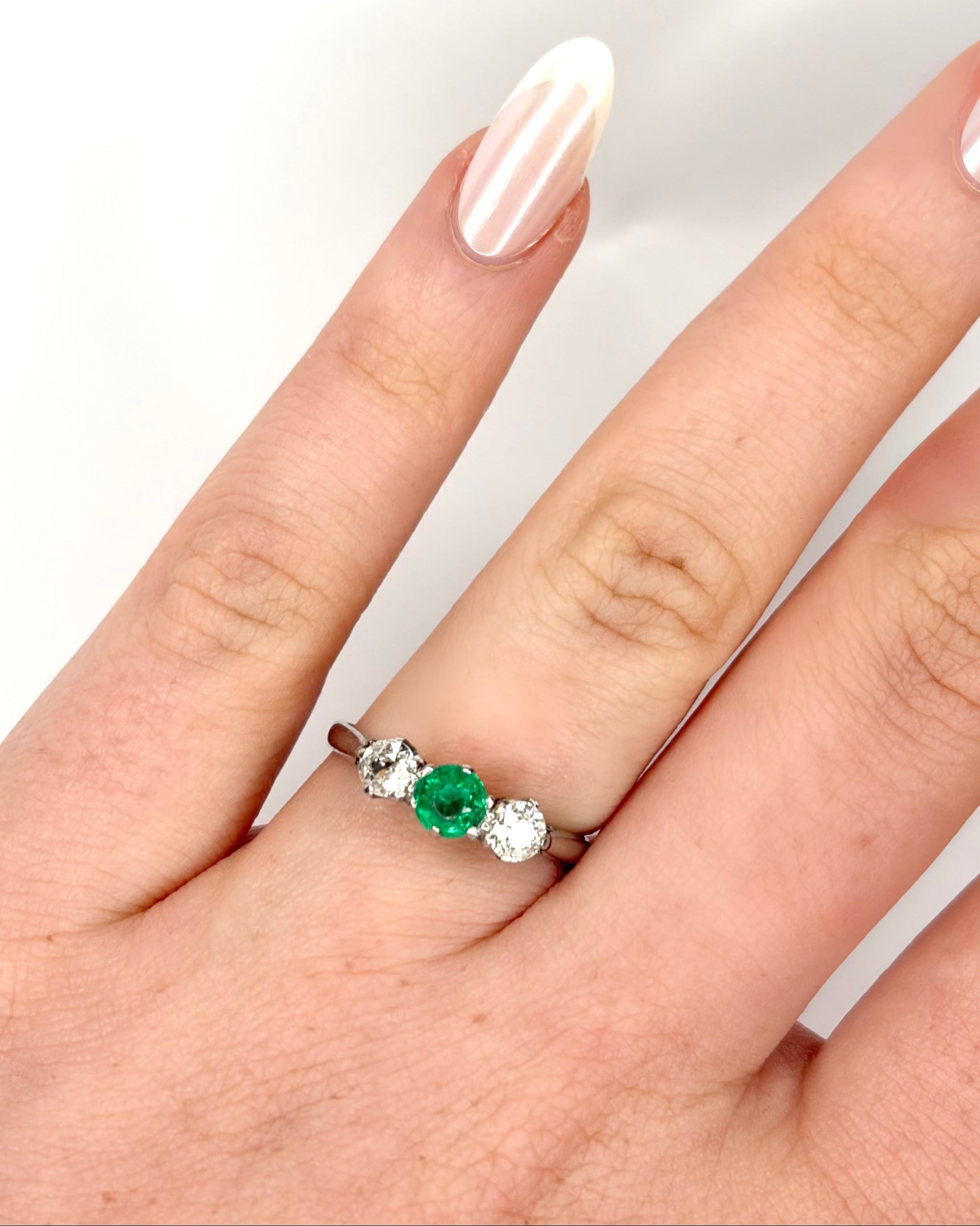 Bague Trilogie Émeraude 0.40 carat &amp; Diamants 0.40 carat "Maeva" - Elliade Paris