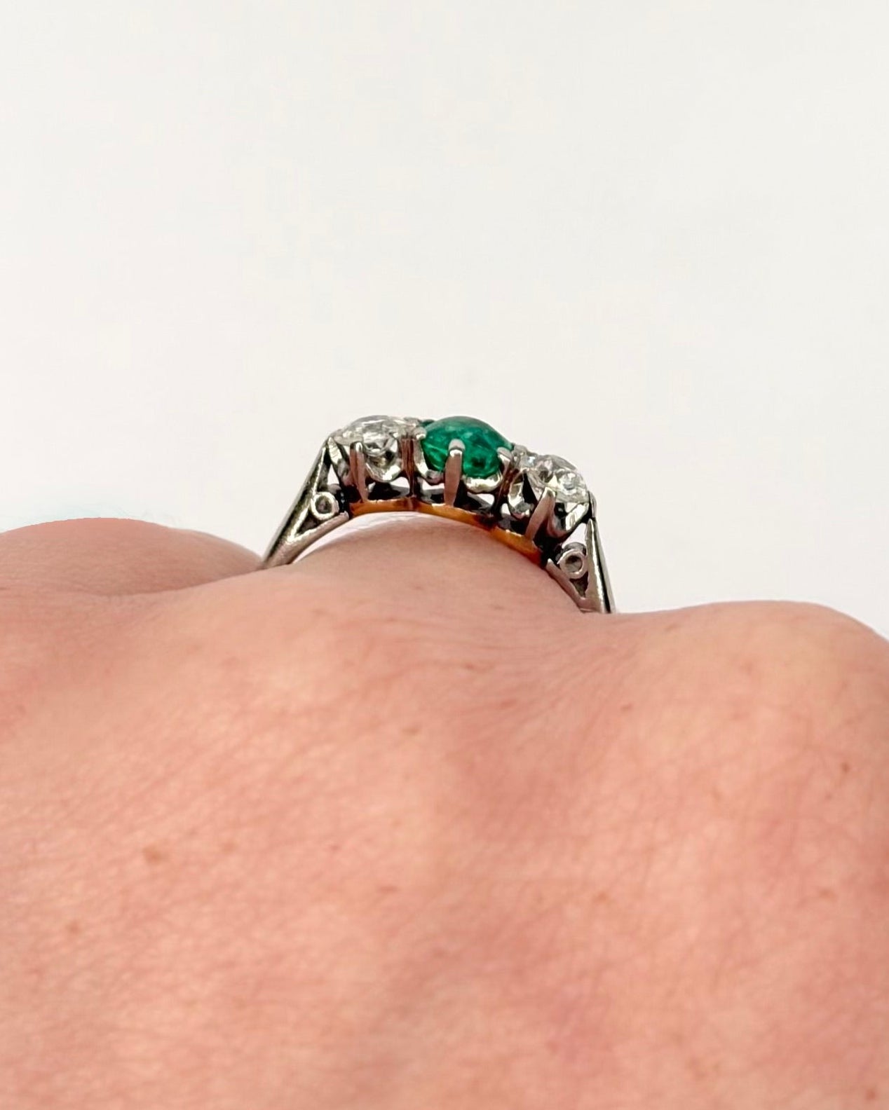 Bague Trilogie Émeraude 0.40 carat &amp; Diamants 0.40 carat "Maeva" - Elliade Paris