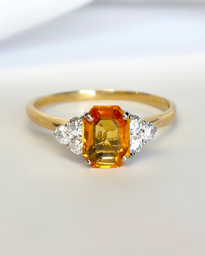Bague Trilogie Saphir Jaune 1.45 carat &amp; Diamants 0.36 carat "Louise"