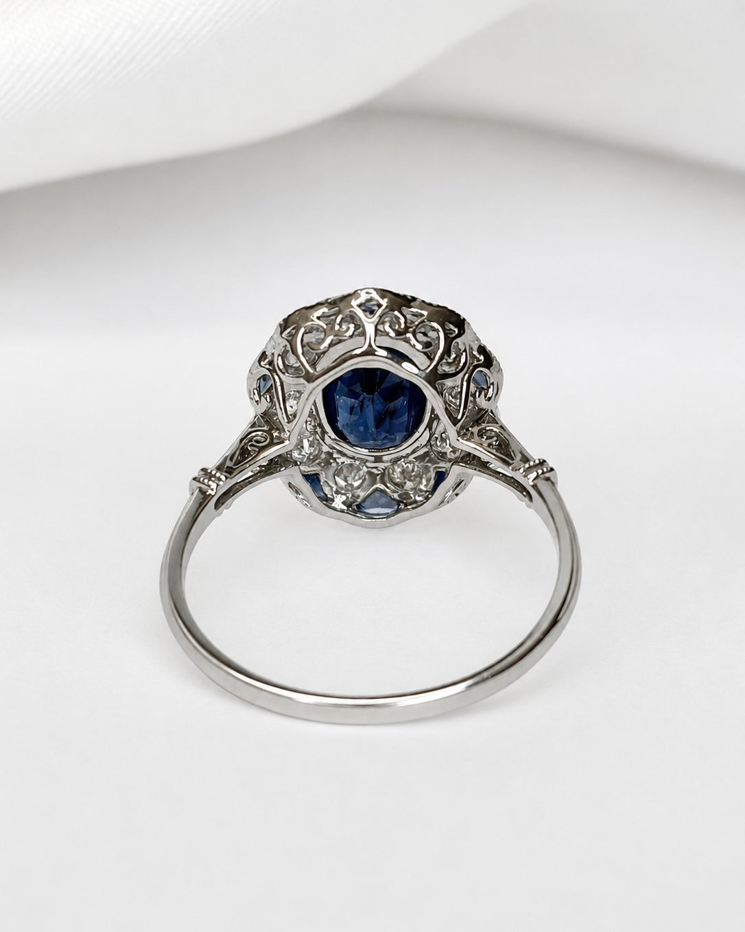 Bague Style Art-Déco Saphirs 1.51 carat &amp; Diamants 0.30 carat "Nalia" - Elliade Paris